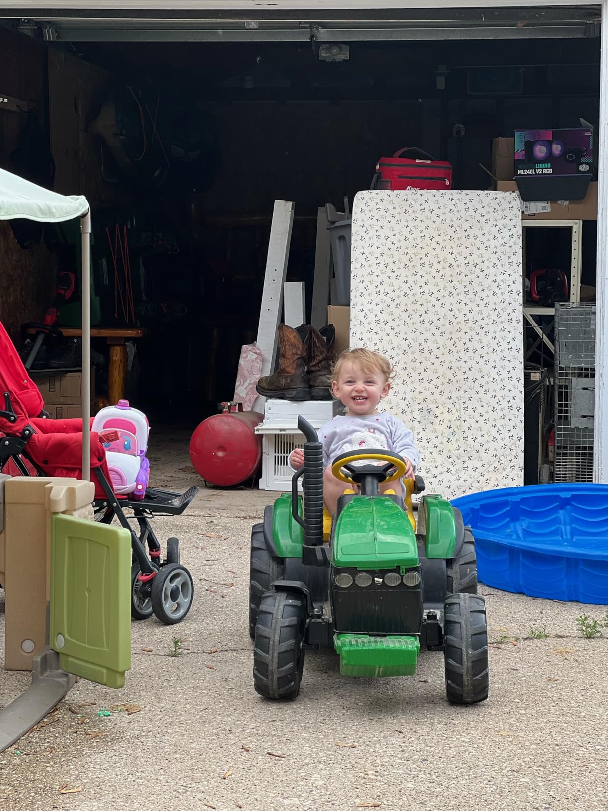 Peg Perego Official 12 Volt Replacement Battery for Ride on Toys. All Season Performance. Works with John Deere, Polaris, and Case IH licensed Peg Perego Ride on Toys customer photo 1