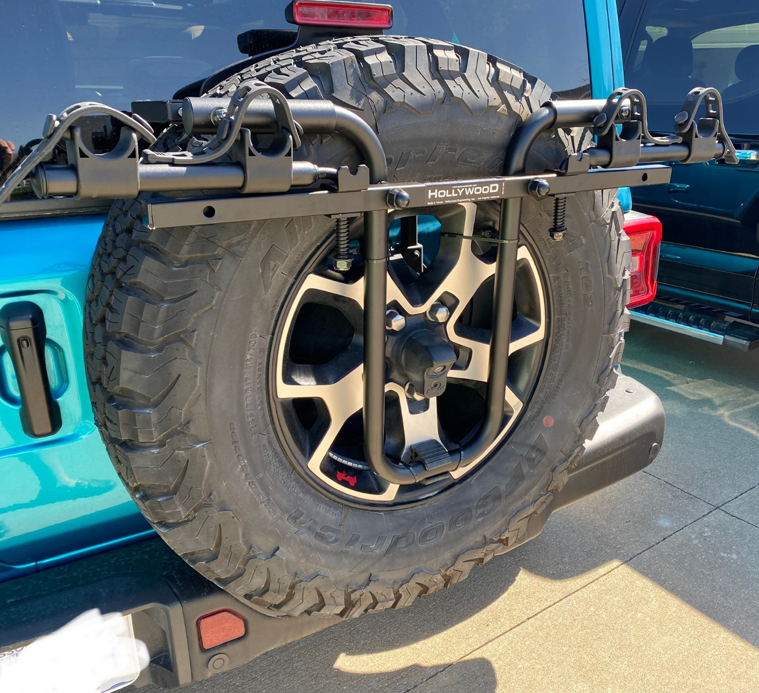 Hollywood Racks SR1 Spare Tire Bike Rack for 2 Bikes - Up to 35 Lbs Each | Adjustable Rear Bike Rack for SUV, Jeep, Fits Most Spare Tires, Bicycle Accessories for Adult Bikes customer photo 1