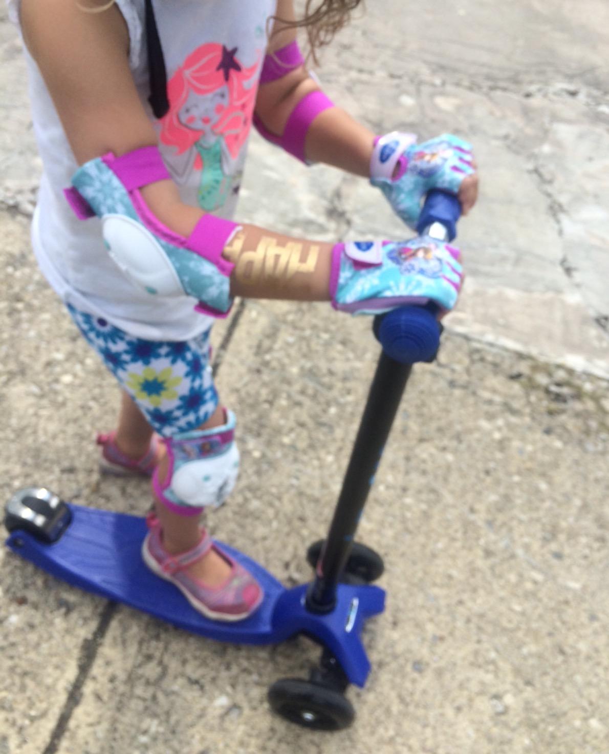 Micro Kickboard Maxi Original Kids Scooter for Ages 5-12, Children up to 110 lbs, 3 Wheel Lean-to-Steer Design, Adjustable T Bar, Smooth Ride PU Wheels, Swiss Design customer photo 1