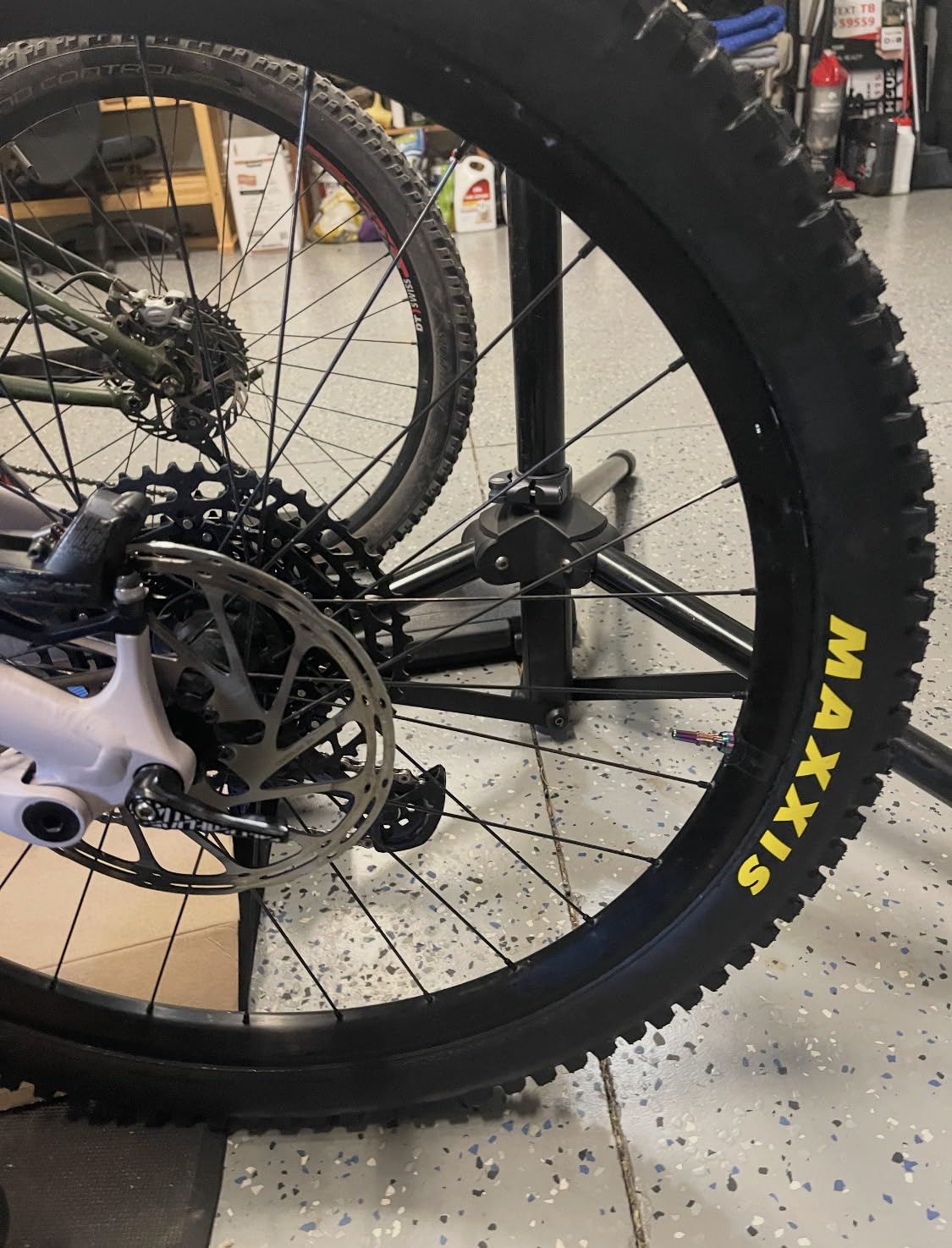 MAXXIS Minion DHR II - Dual Compound EXO - E25 Rating, Tubeless | Excellent Braking and Cornering Traction in Steep Terrain customer photo 2