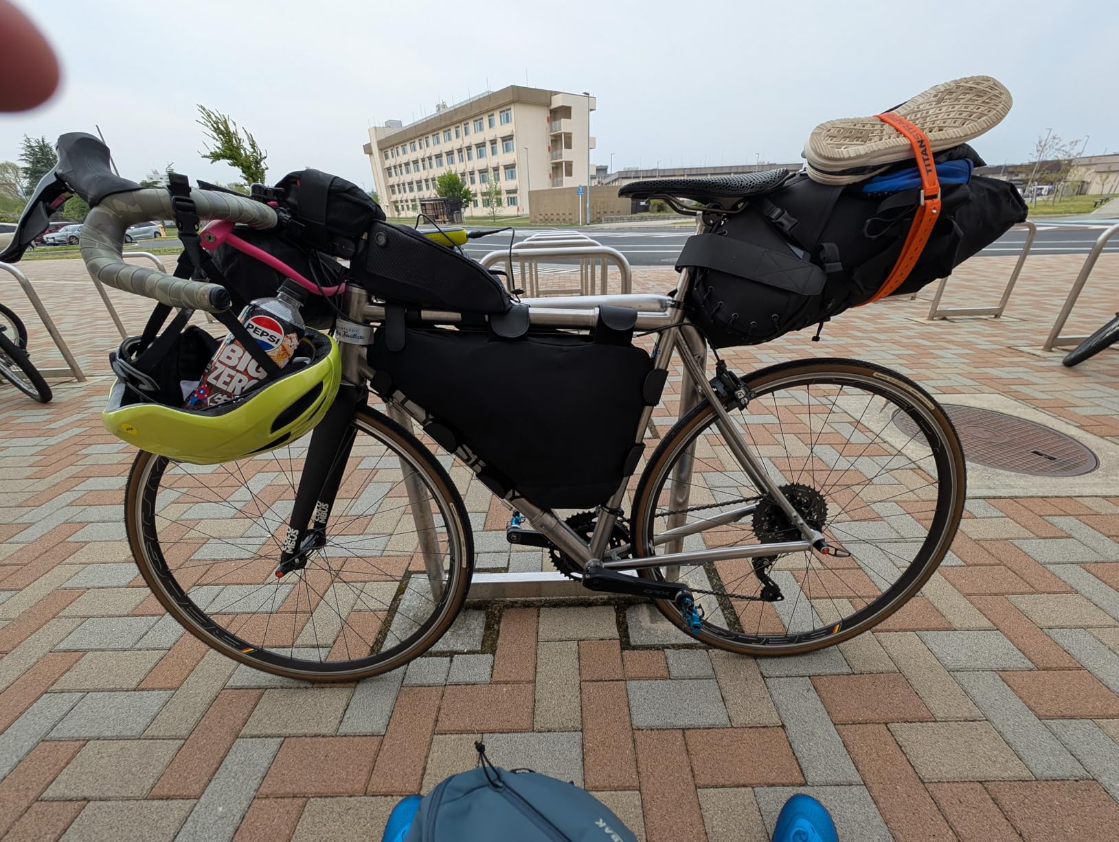 Topeak Fuel Tank Top Tube Bike Bag with Charging Cable Hole, Large - High-Capacity Frame-Mounted Storage for Energy Bars, Tools, and Electronics with Durable Nylon Build & Secure Strap Mount customer photo 2