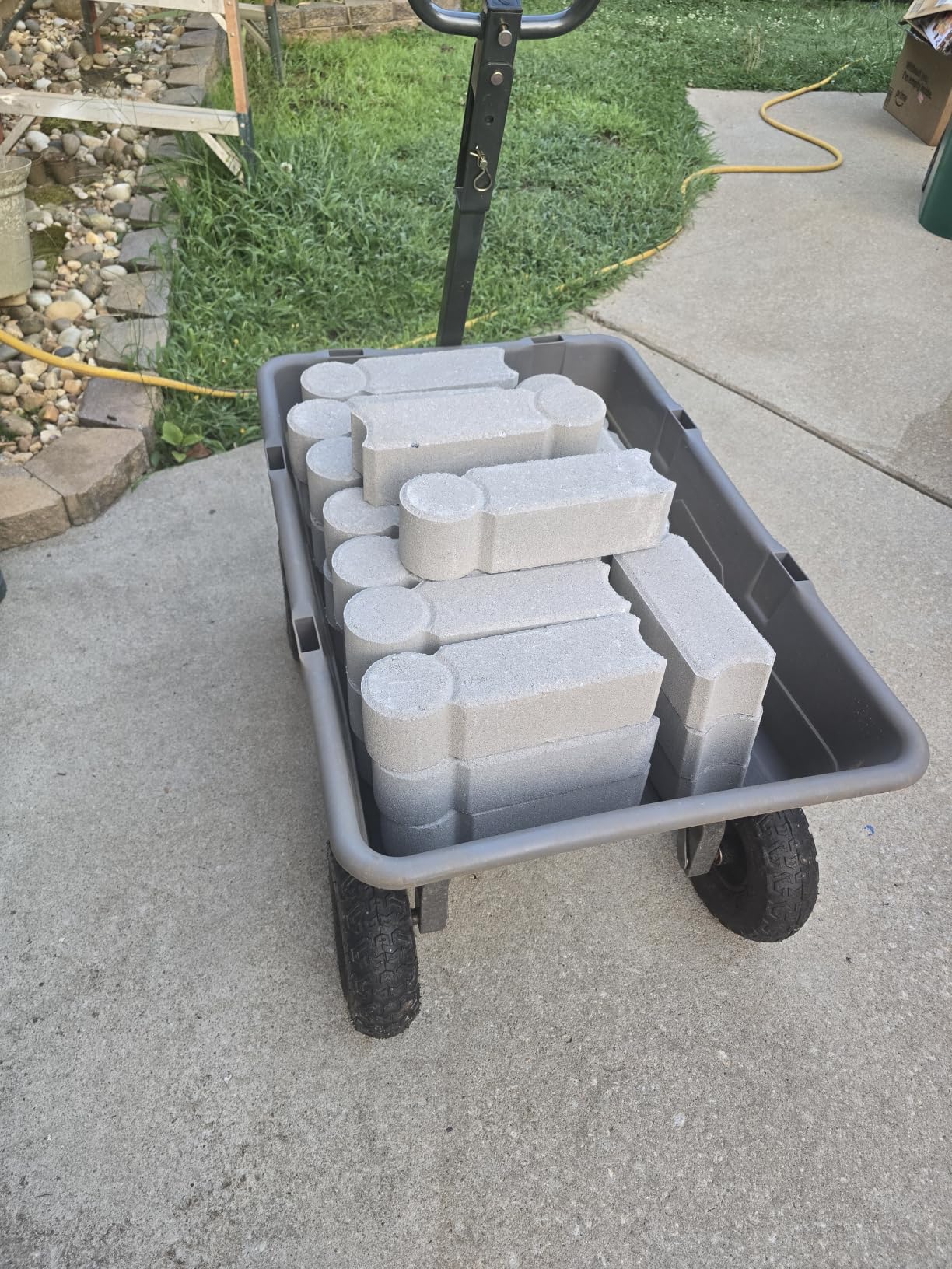 Gorilla Carts Poly Dump Cart, 600 lb. Capacity, 4 Cu ft, Quick Release Dump customer photo 2