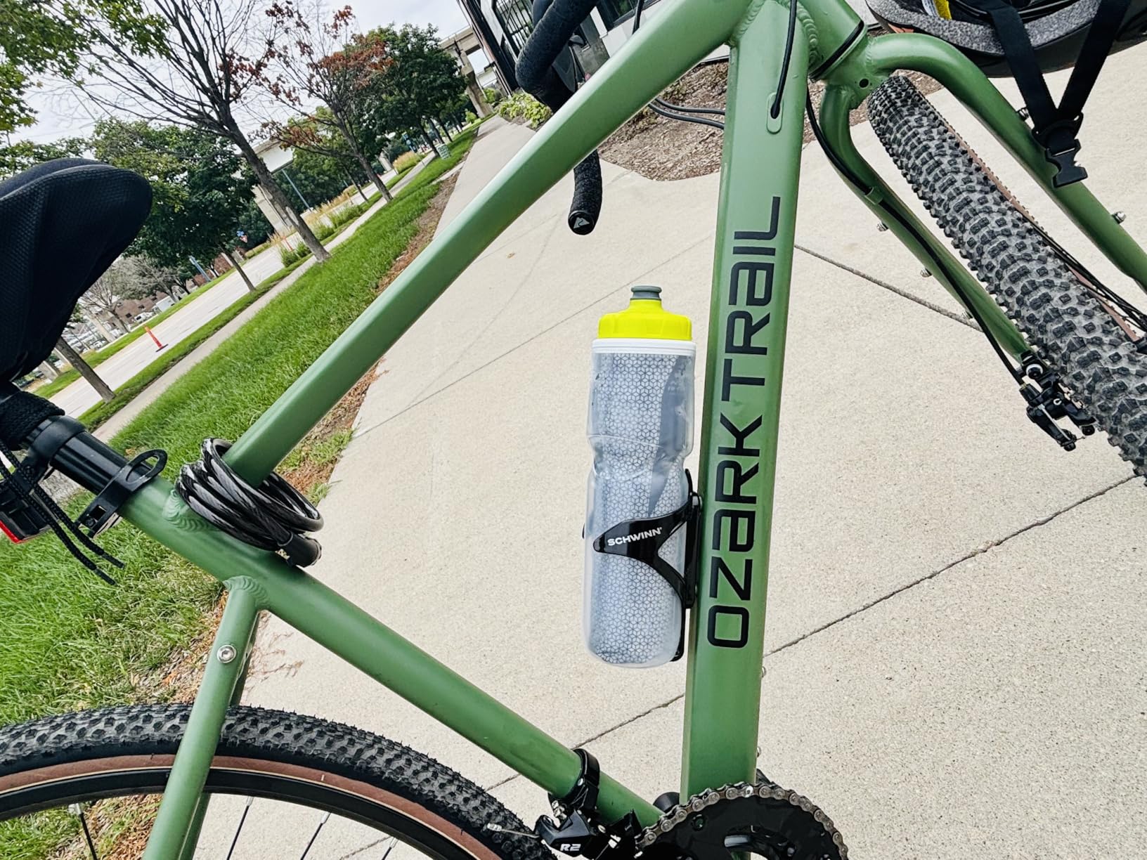 Schwinn Reflective Insulated Water Bottle with Holder for Bicycle, 26 oz, BPA-Free, Dual-Stage Nozzle, Easy Squeeze, Cage Easily Mounts to Bike, Night Visibility, Bike Water Bottle Holder Combo customer photo 1