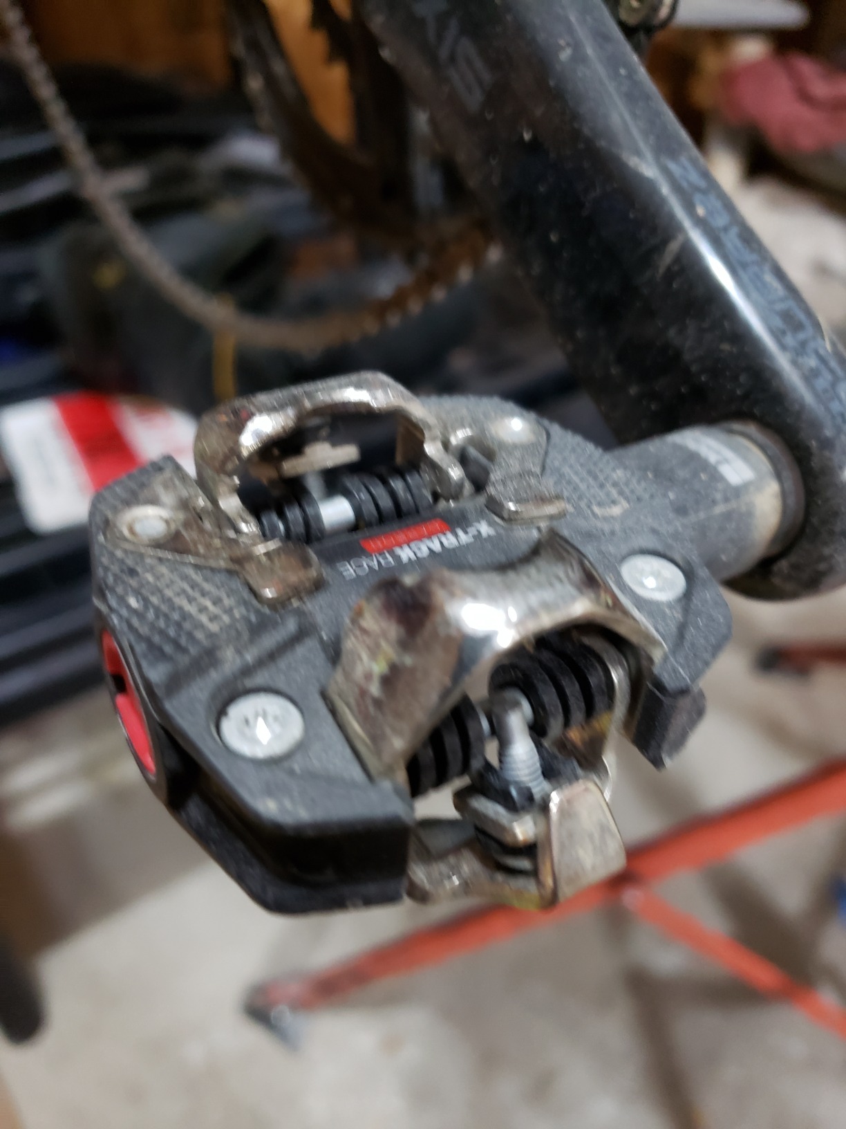 LOOK Cycle - X-Track Race Carbon MTB Bicycle Pedals - Standard SPD Mechanism Compatible - Clipless Pedals - Carbon Body customer photo 1