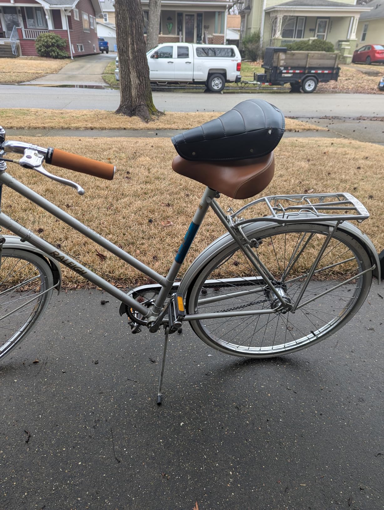 Bikeroo Wide Cruiser Saddle - Comfort Seat Fits Indoor & Outdoor Bicycles - Steel Spring & Elastomer Suspension - Memory Foam customer photo 1