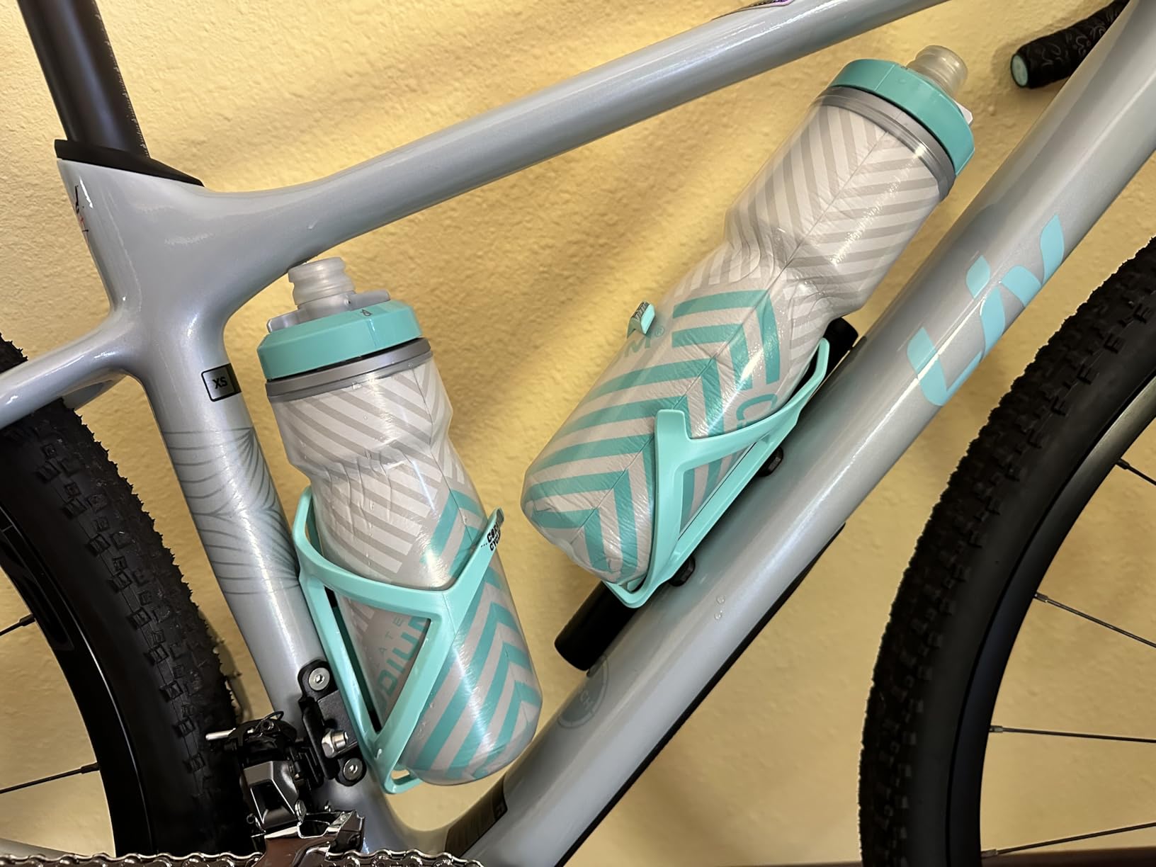 CamelBak Podium Chill Insulated Bike Squeeze Water Bottle, Cold Retention for Cycling, 21oz, Black customer photo 2