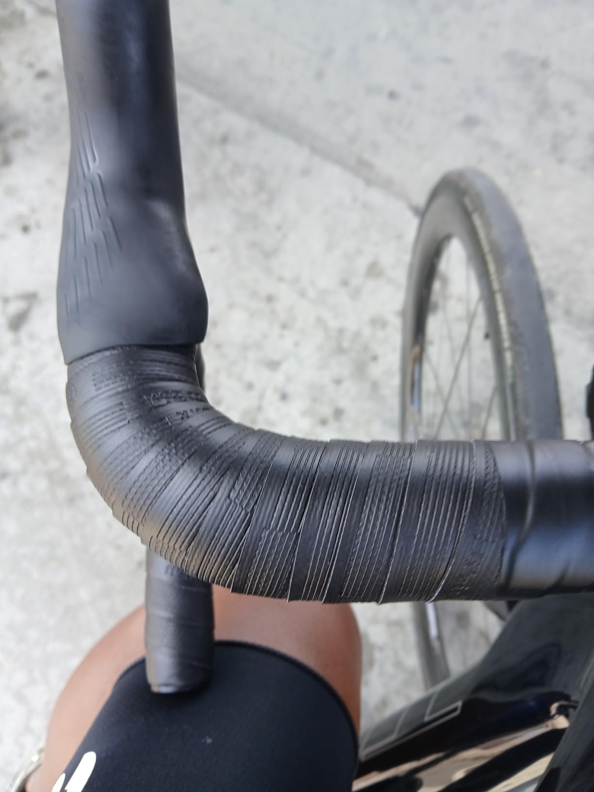 Fizik Vento Solocush Tacky,Gravel and Road Cycling bar Tape, Black, 2.7mm customer photo 1
