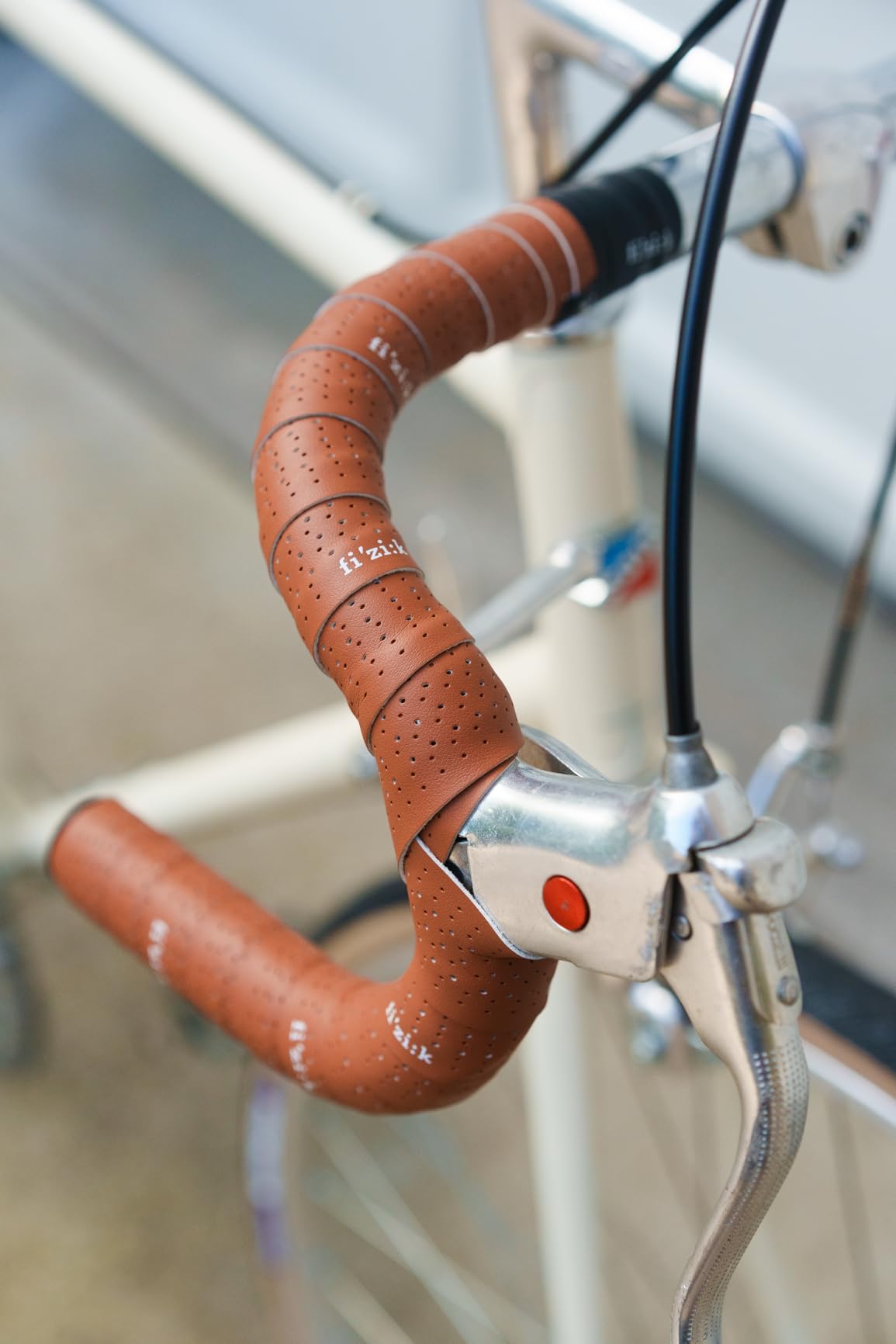 Fizik Performance Bicycle Bar Tape - Soft, Tacky & Classic Professional Bike Handlebar Tape (2mm, 2.7mm, 3mm) customer photo 1