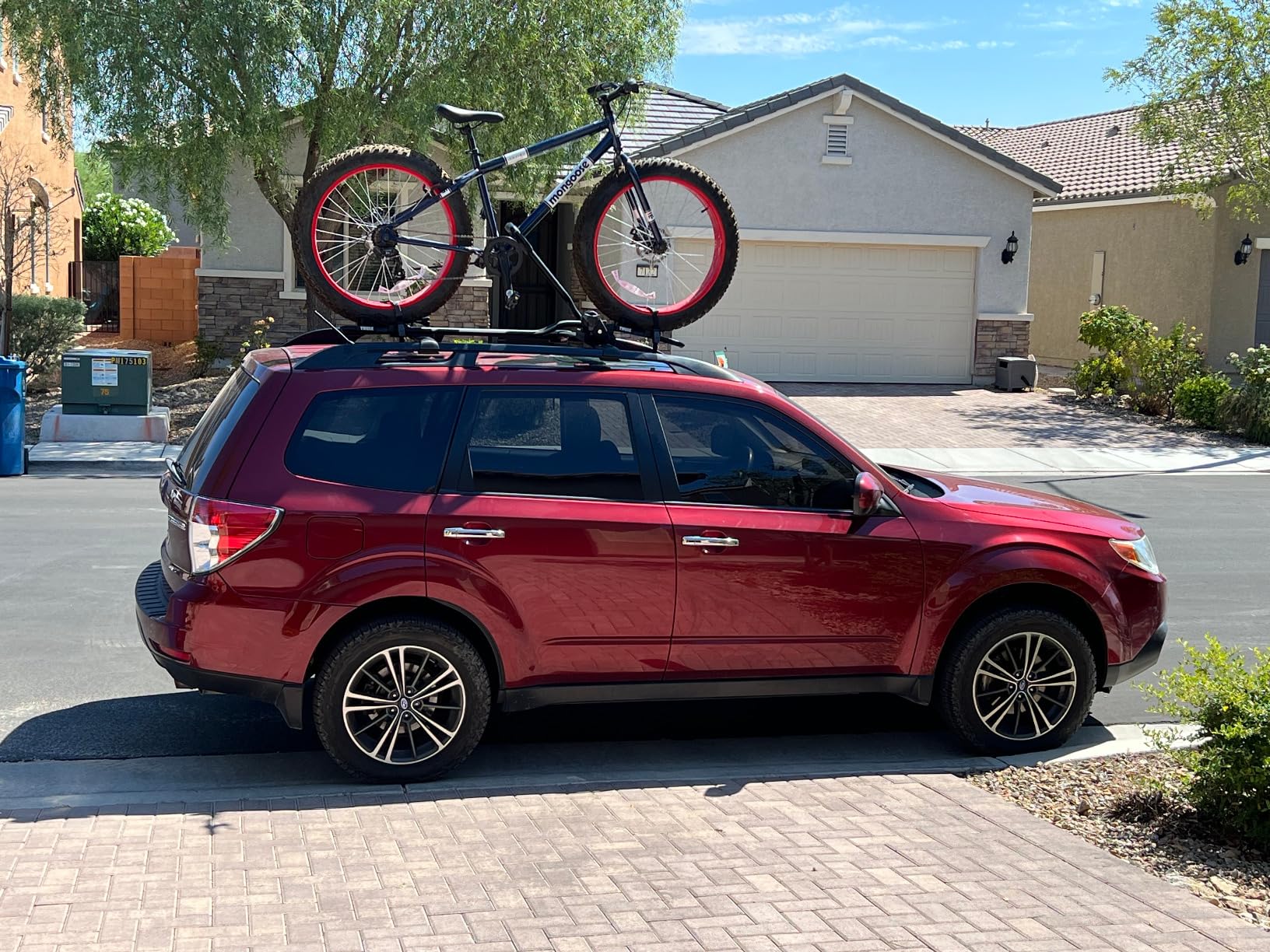 Thule ProRide XT Roof Bike Rack | automotive-bike-racks customer photo 1