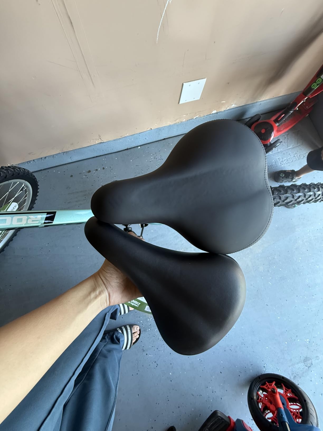 Oversized Bike Seat, Comfortable Bike Seat - Universal Replacement Bicycle Saddle - Waterproof Leather Bicycle Seat with Extra Padded Memory Foam - Bicycle Seat for Men/Women customer photo 2