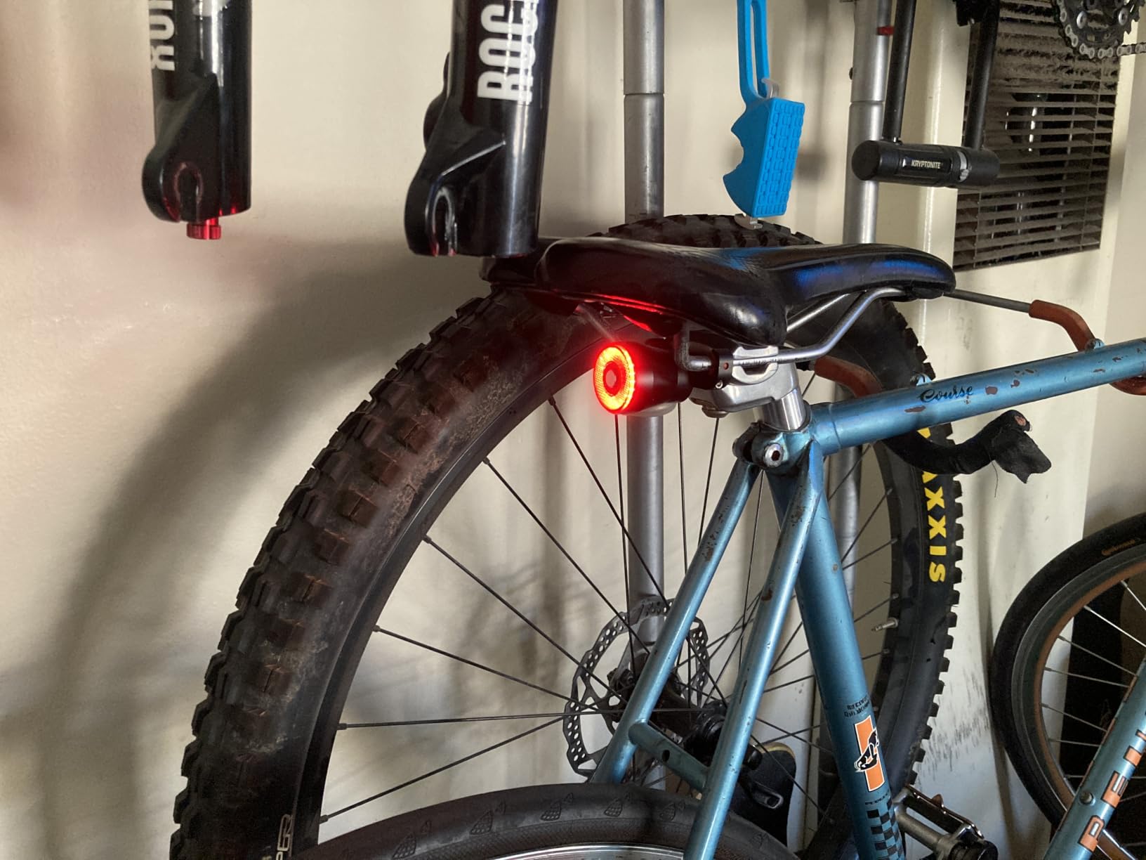 G Keni Smart Brake Sensing Rear Bike Lights, Auto Light Sensing Bike Tail Light, IPX6 Waterproof, Ultra Bright LED Taillights, Rechargeable Safety Road Back Bicycle Lights for Night Riding customer photo 2