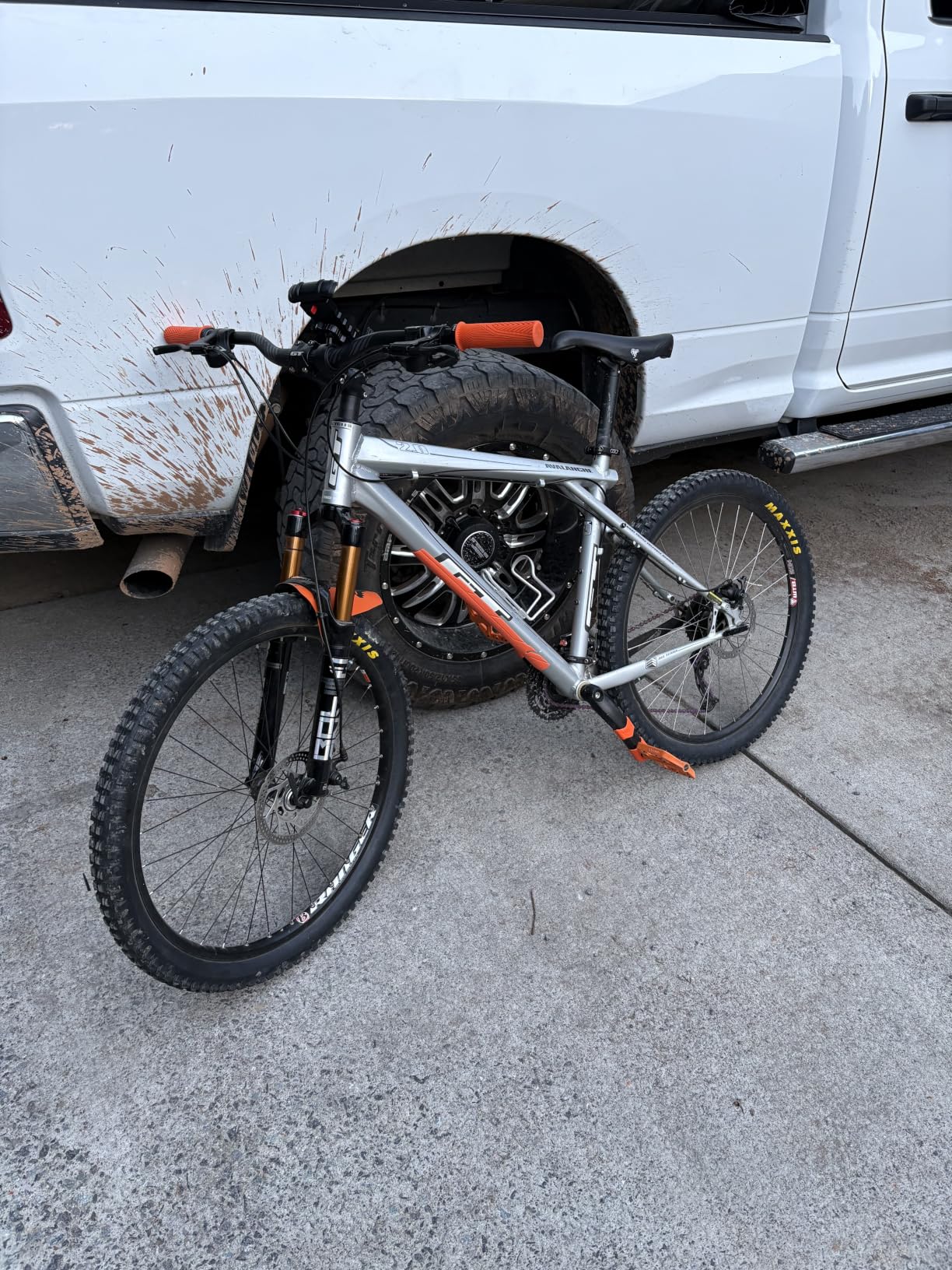 BOLANY 26/27.5/29 inch MTB Bicycle Magnesium Alloy Suspension Fork, Tapered Steerer and Straight Steerer Front Fork (Manual Lockout - Remote Lockout) customer photo 2