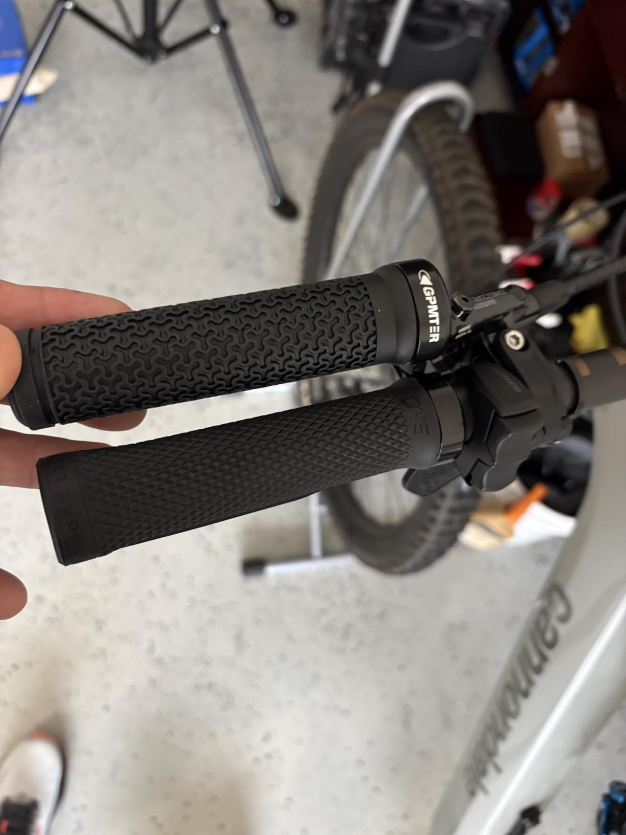 GPMTER Bike Handlebar Grips, Single Lock on Bicycle Handle Bar, for BMX, Mountain, MTB, Beach Cruiser, Scooter, Folding Bike, Soft Non-Slip-Rubber Hand Grip Comfortable Ergonomic customer photo 1