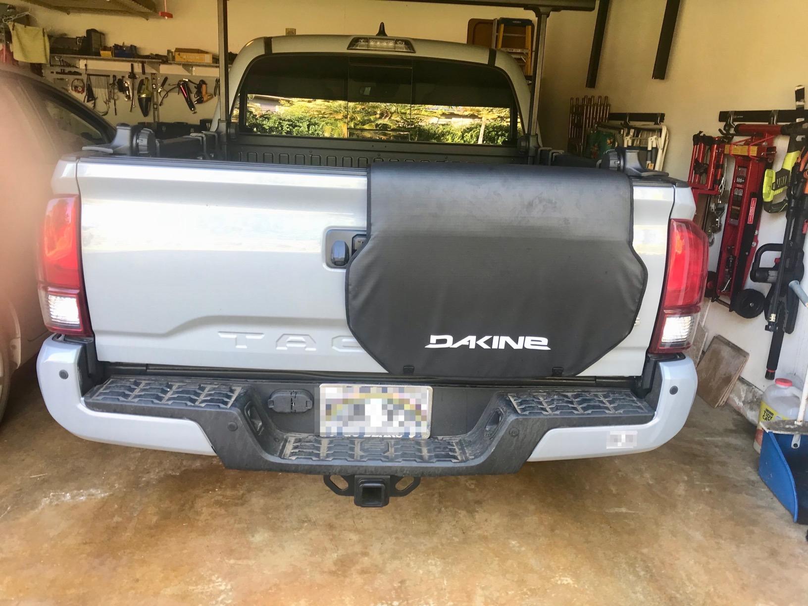 Dakine Pickup Pad Halfside, Tailgate Bike Pad for Trucks, Half Tailgate Pad for 2 Bikes, Durable Truck Bed Bike Rack Protection customer photo 2