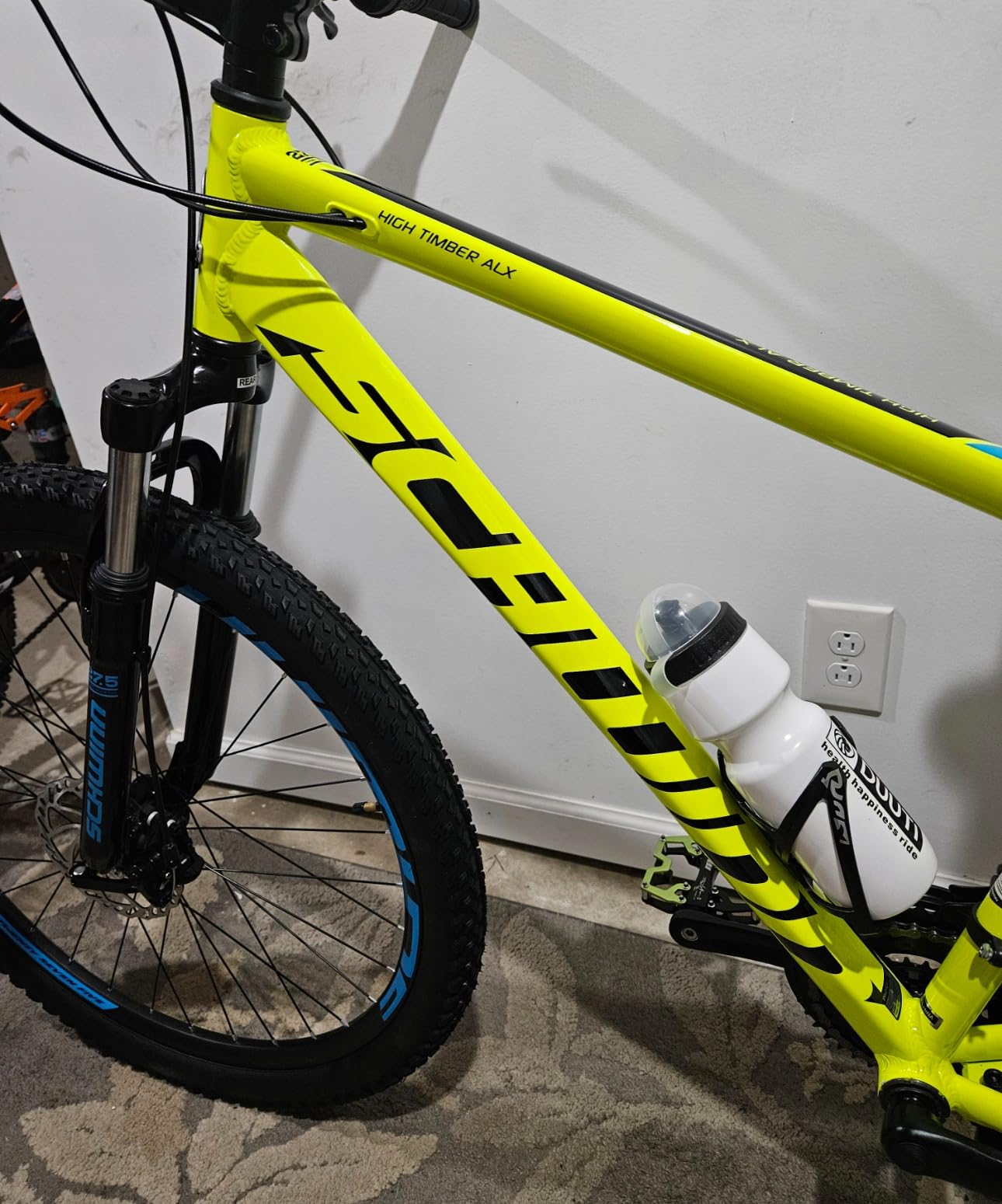 Schwinn High Timber Mountain Bike, Steel Frame, 24 to 29-Inch Wheels, 7 or 21-Speeds, Front Suspension customer photo 2