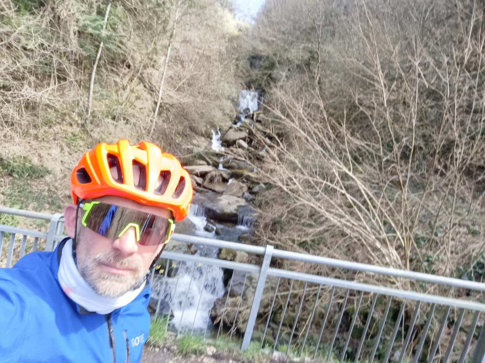 Gore Wear Men's Cycling Jacket, Gore-Tex Paclite customer photo 2
