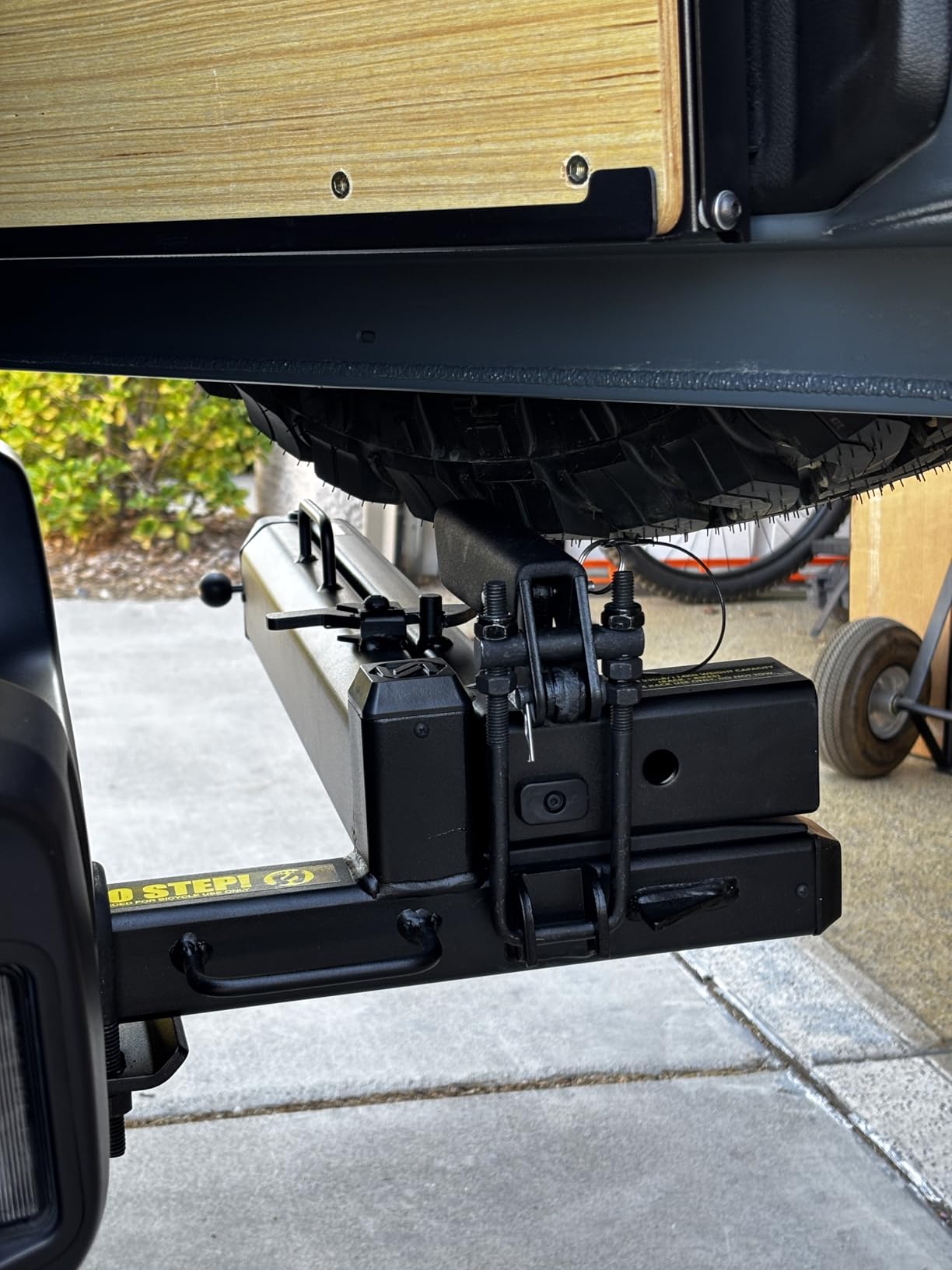 Saris Swing Away Hitch Adapter, 2