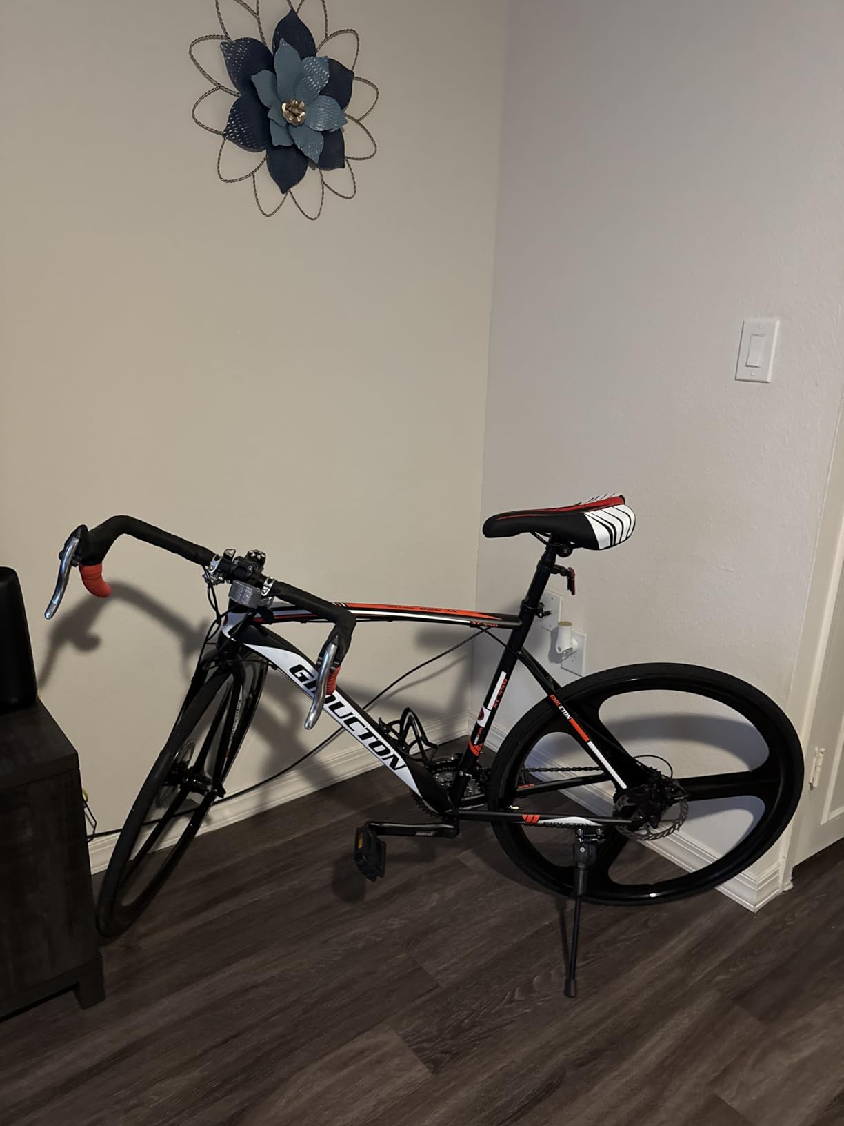 Eurobike HYXC550 Road Bike, 21 Speed 54cm Frame Road Bicycle for Men and Women, Disc Brake 700C Adult Bike (3 Spoke Wheel) customer photo 2