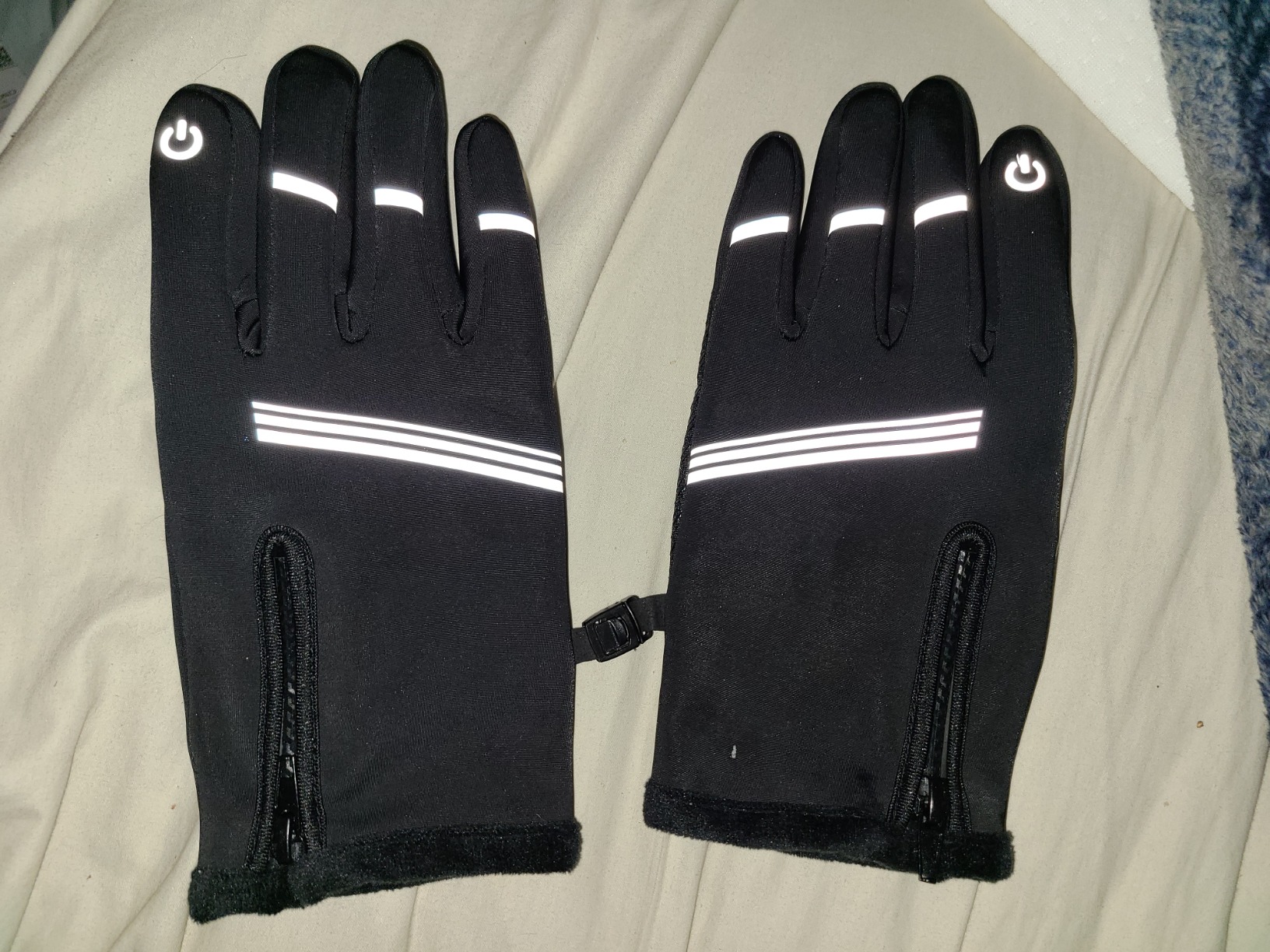 Hikenture Winter Cycling Gloves for Men and Women - Thermal Full Finger Bike Gloves - Touch Screen Windproof Warm Non-Slip Road Mountain Bicycle Gloves for Running,Driving,Hiking,and Skiing customer photo 2