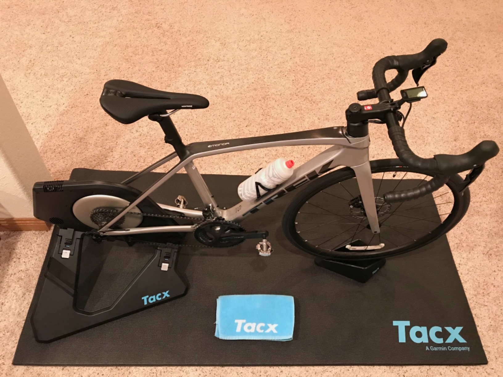 Garmin TacX Rollable Trainer Mat, Protect Your Floors and Muffle The Noise of Your Indoor Training Session, 6 mm Thick, Water-Repellent Foam, one Size (T2918) customer photo 1