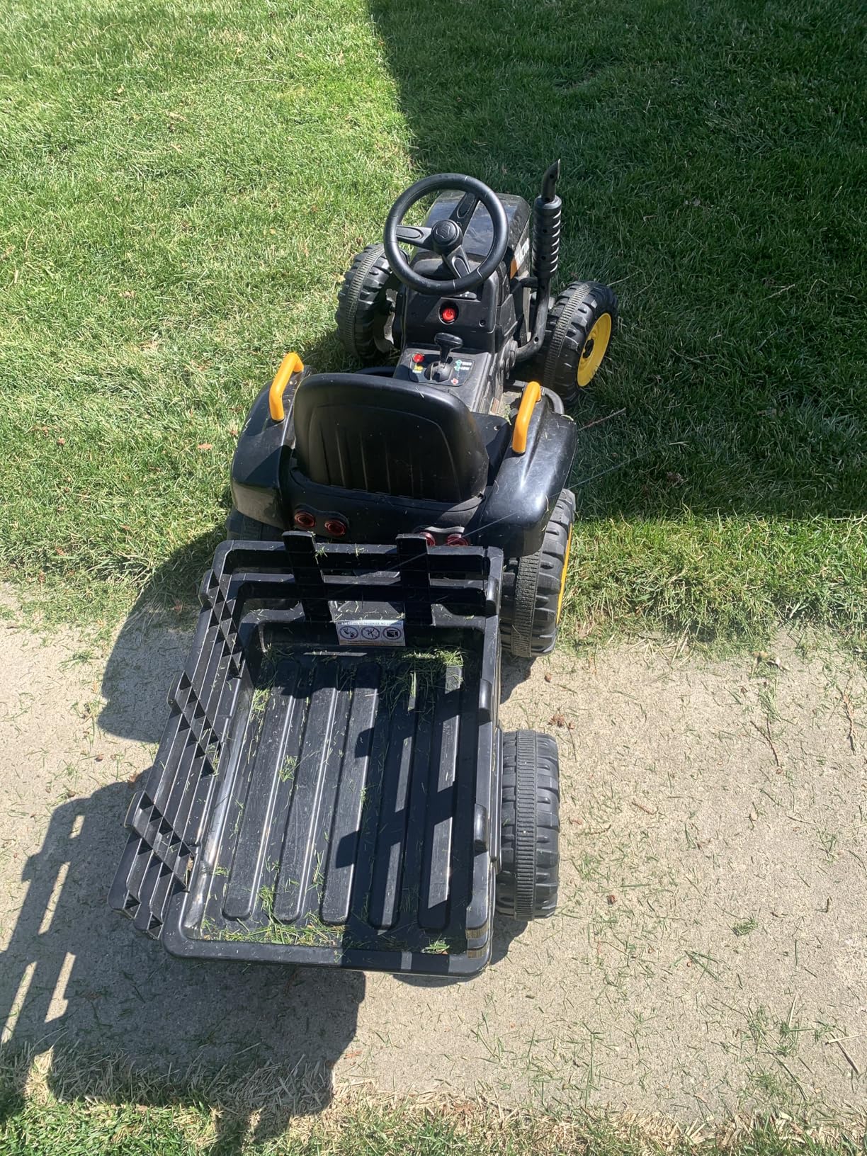 TOBBI Kids Electric Ride On Toy Tractor, Toddlers 12V Battery-Powered Car to Drive, 35W Dual Motor 6-Wheels Trailer Vehicle with 3-Speeds/LED & Horn Functions for Children Aged 3-8-Dark Green customer photo 2