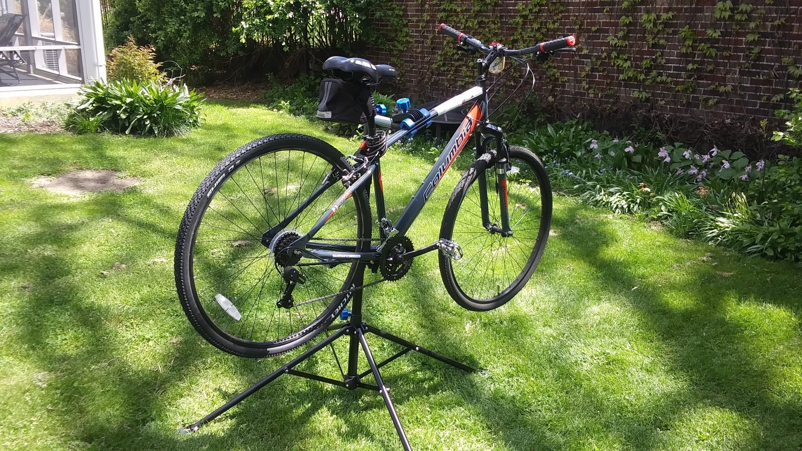 ROCKBROS Bike Repair Stand Height Adjustable Bicycle Maintenance Rack | Heavy Duty, Foldable, Bike Work Stand with Tool Tray for Mountain Road Bikes customer photo 1