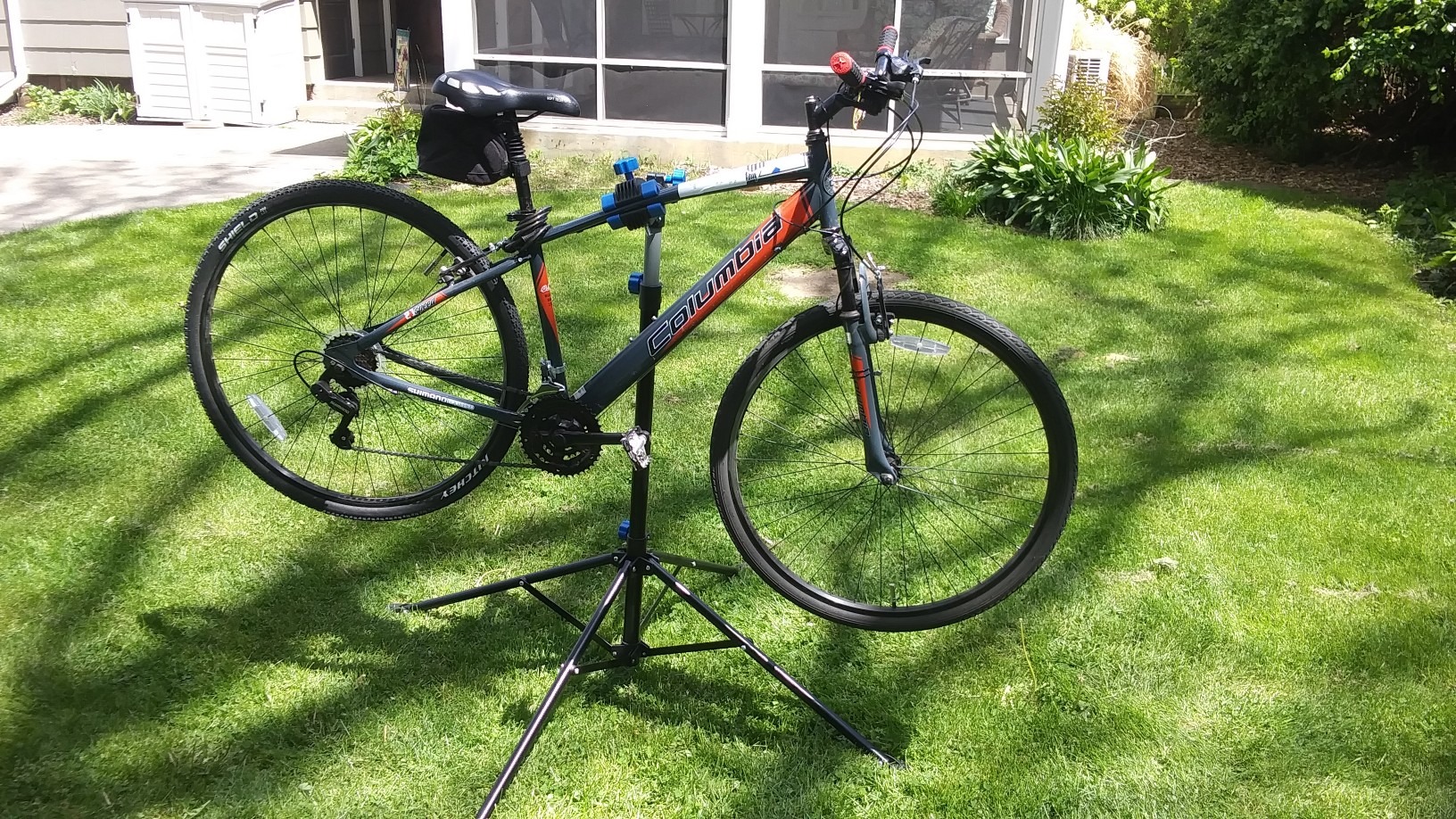 ROCKBROS Bike Repair Stand Height Adjustable Bicycle Maintenance Rack | Heavy Duty, Foldable, Bike Work Stand with Tool Tray for Mountain Road Bikes customer photo 2