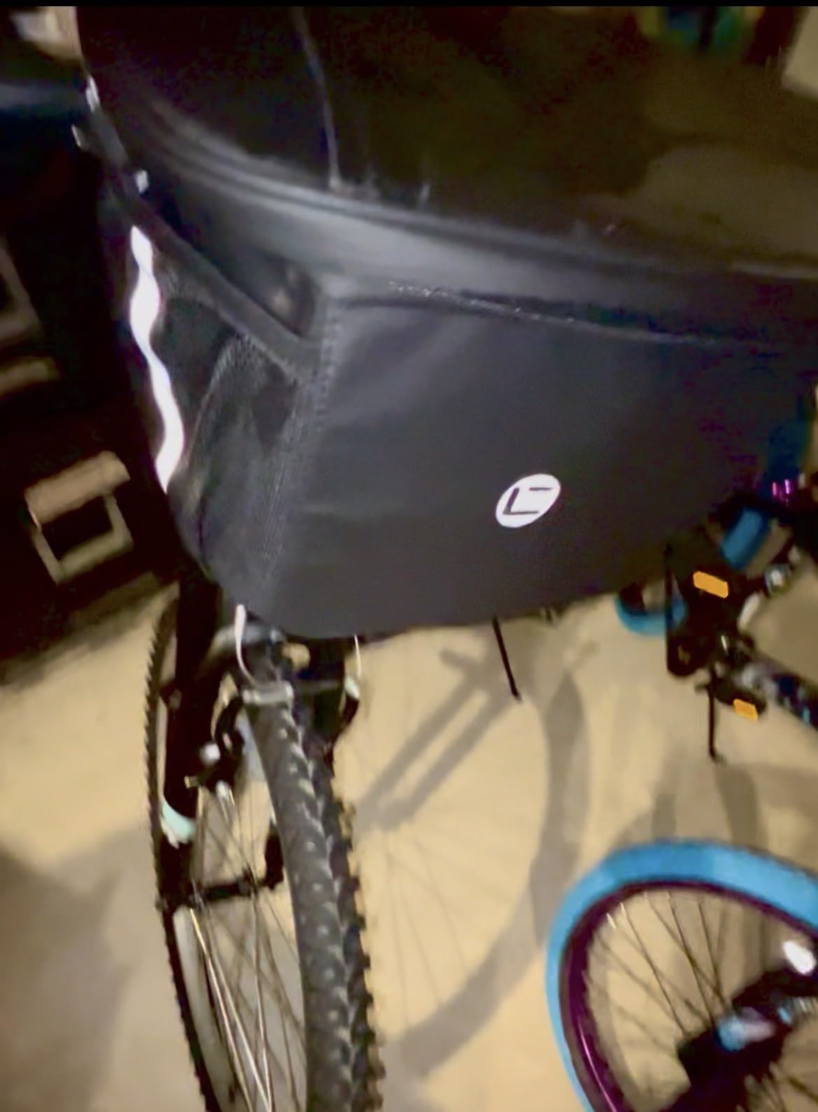 WOTOW Bike Handlebar Insulated Bag, Bike Front Phone Bag Cooler Storage Pouch With TPU Touch Screen Insulation Bicycle Frame Bag Strap On Cycling Accessories for Outdoor Hiking Travel Assistants customer photo 1