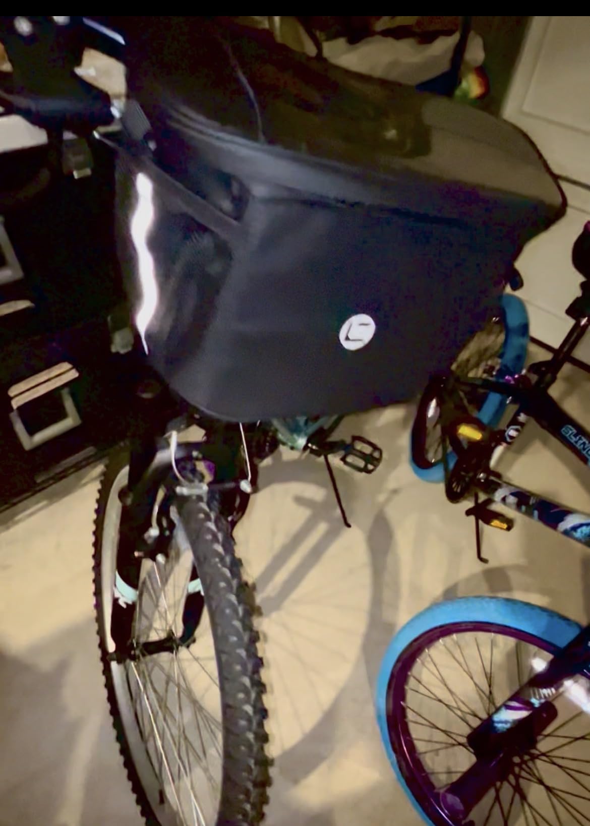WOTOW Bike Handlebar Insulated Bag, Bike Front Phone Bag Cooler Storage Pouch With TPU Touch Screen Insulation Bicycle Frame Bag Strap On Cycling Accessories for Outdoor Hiking Travel Assistants customer photo 2