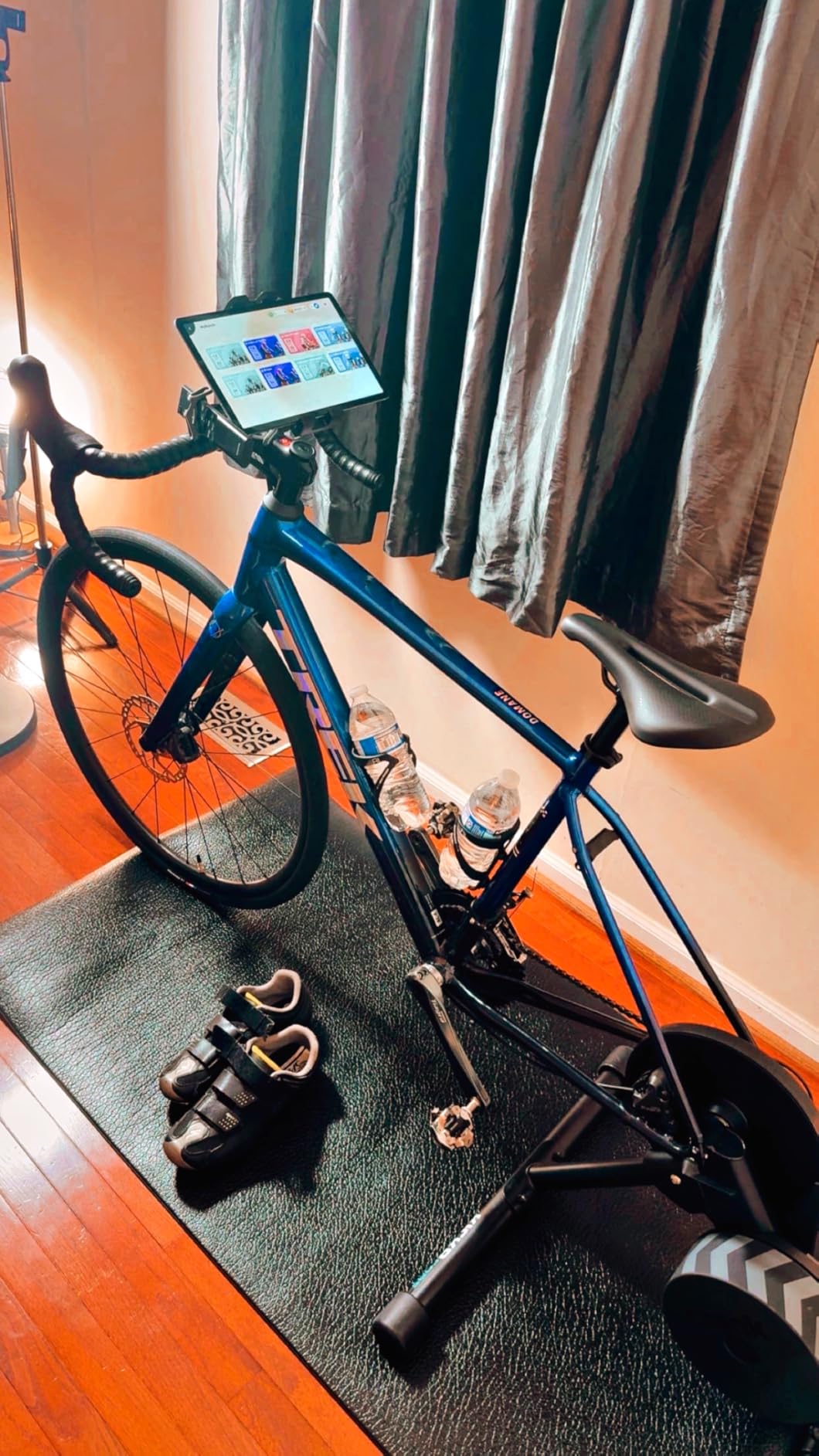 KDD Spin Bike Tablet Holder Mount, Phone iPad Holder Stand Exercise Bike Handlebar Mount for Stationary Bicycle, Treadmill, Microphone Stand, Fit for iPad Pro 12.9, Galaxy Tabs, iPhone(4.7-13