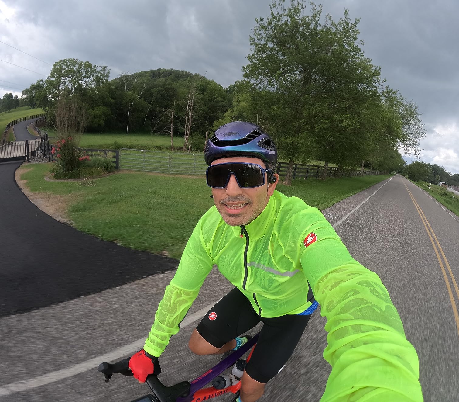 CASTELLI Men's Squadra Stretch Jacket, Windproof Zip Up Shell for Road Cycling customer photo 1