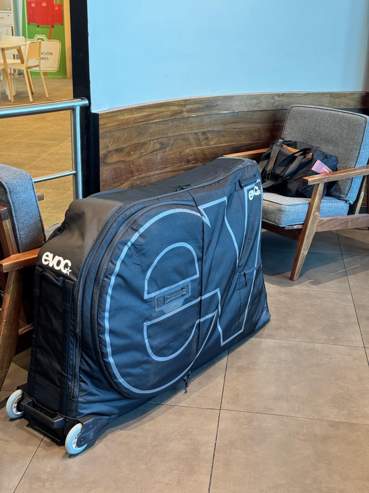 EVOC Bike Transport Bag - Lightweight Bike Cover, Separate Wheel Compartment, Fork Mount Stabilisation, Extra-Wide Chassis, 280L, Max. Wheelbase 126cm, Steel Grey customer photo 1