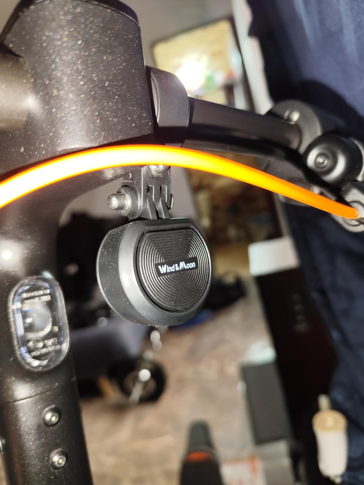 Wind&Moon Electric Bike Bell, 80-130DB Anti-Theft Alarm Adjustable Bike Horn, IPX6 Waterproof with USB Rechargeable Scooter Horn, Bicycle Bell, Warning Horn (Remote Control 4 Tones, 4 Tones, 1 Tone) customer photo 1