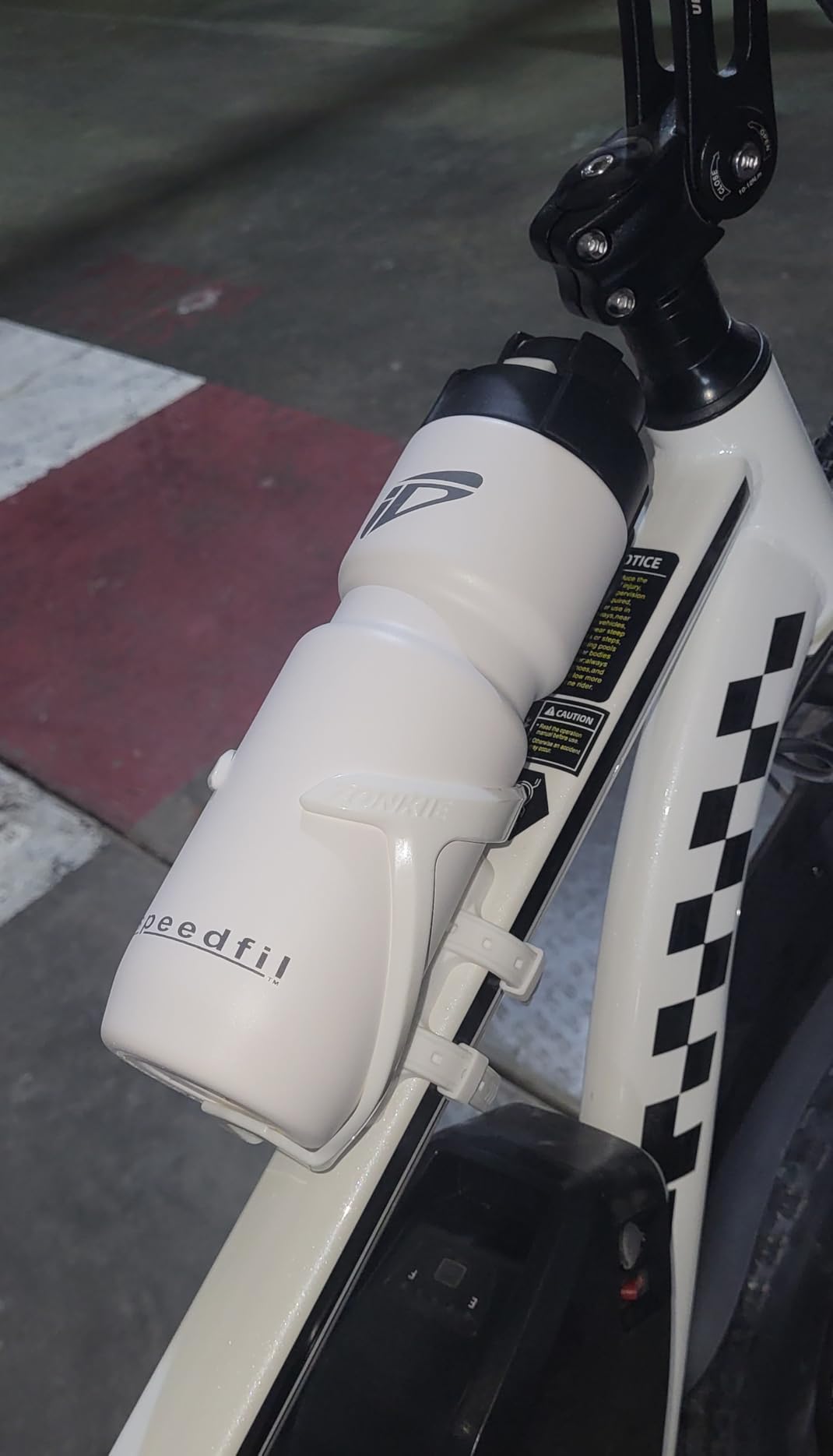 Speedfil Speedflask 21oz. Vacuum Insulated Stainless Steel Cycling Sports Water Bottle with NEW Bounce Back Lid 2.0 (Silver) customer photo 2