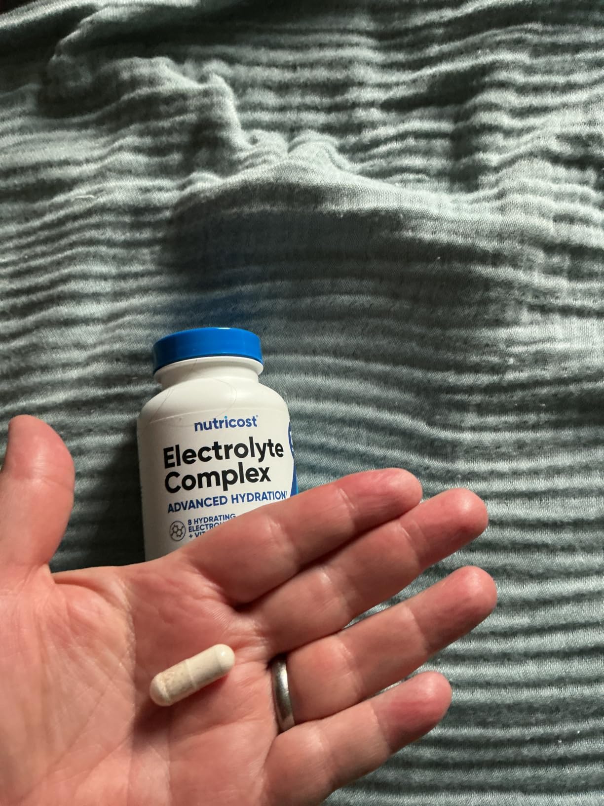 Nutricost Electrolyte Complex Advanced Hydration (120 Capsules) | 8 Hydrating Electrolytes & Vitamins, Gluten Free, GMO-Free, Vegetarian customer photo 1