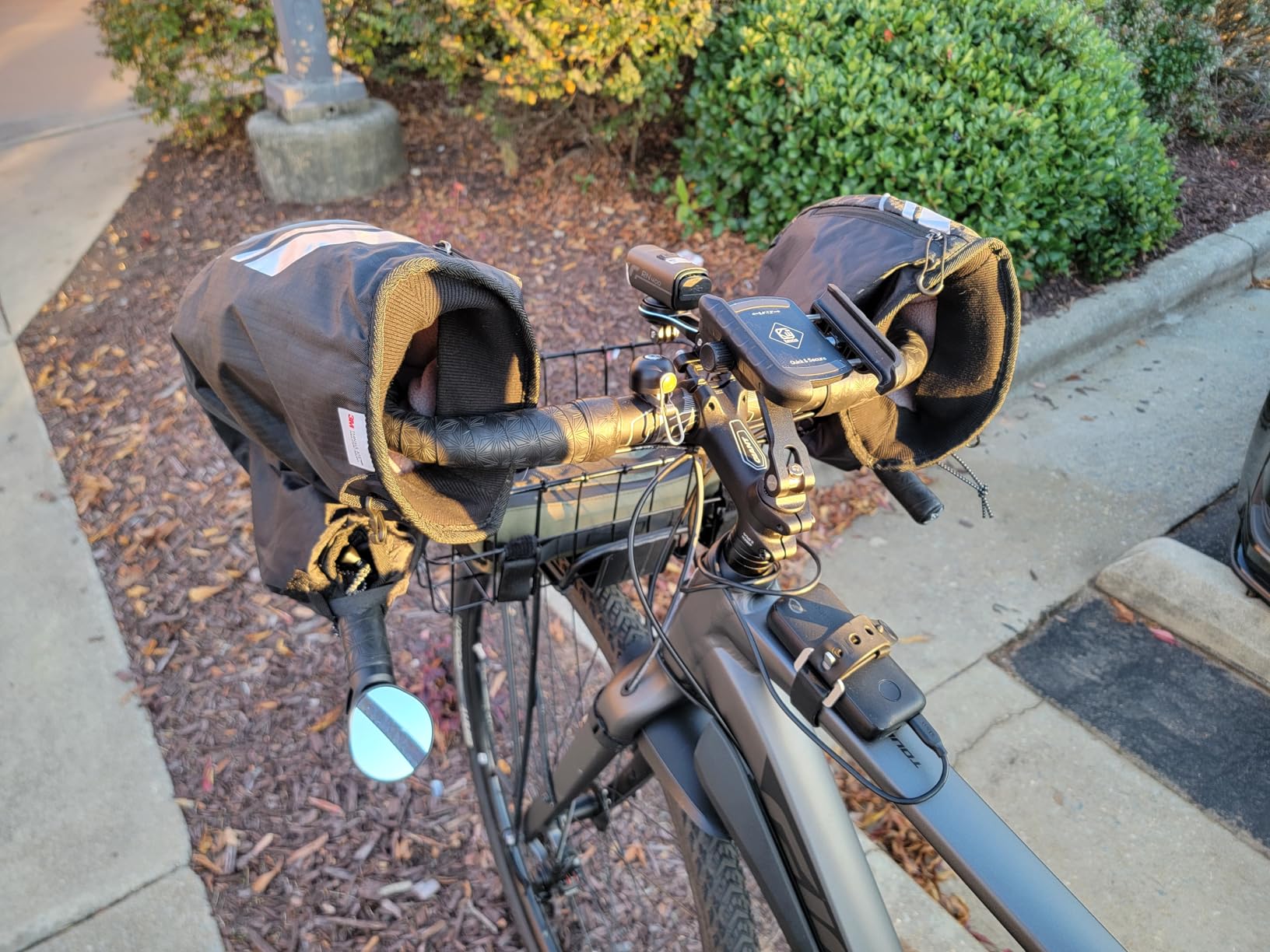 Bike Pogies, Windproof Thermal Handlebar Mitts for Winter Cycling customer photo 1