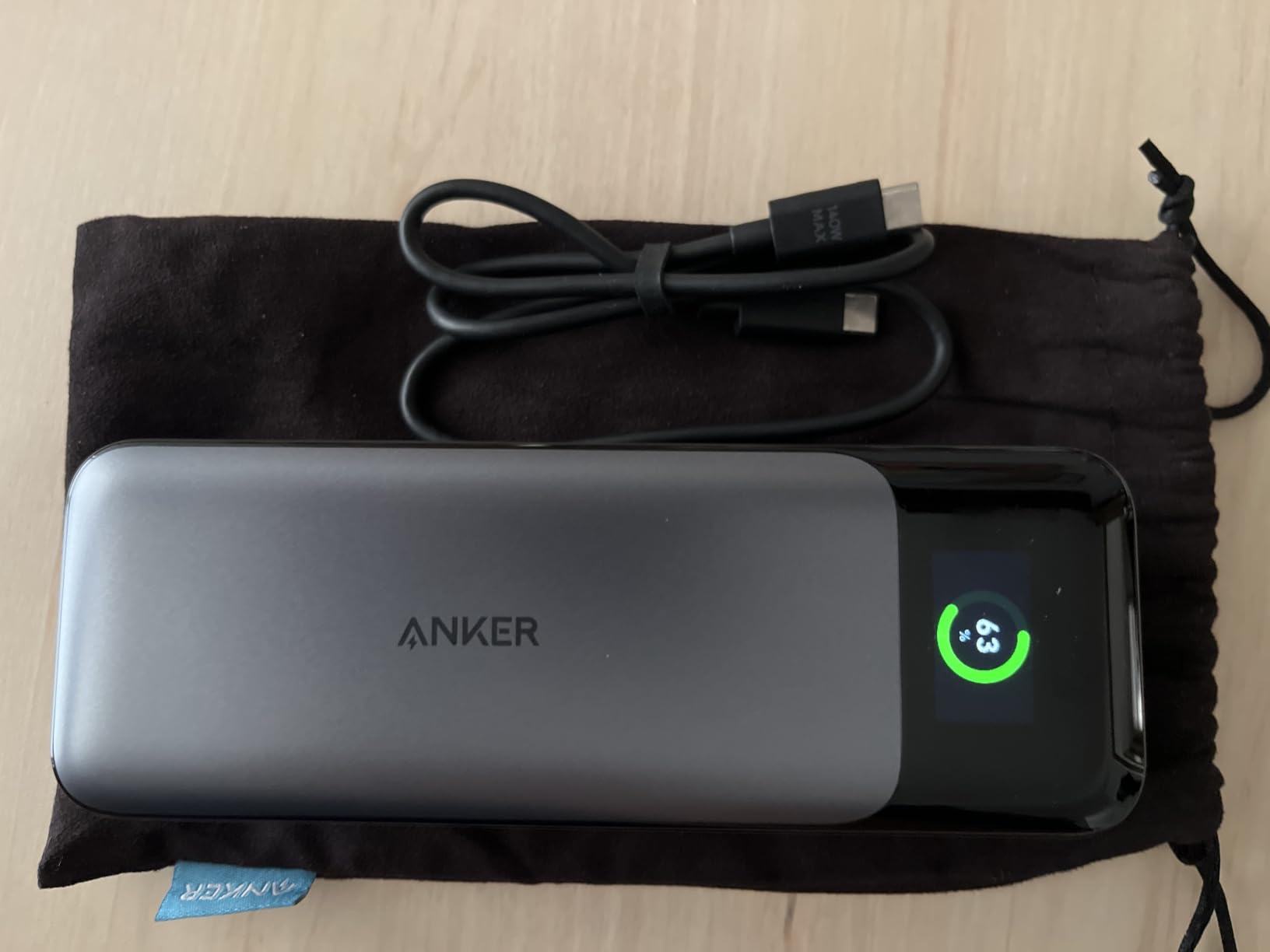 Anker 737 Power Bank, 140W 24,000mAh 3-Port Laptop Charger, Smart Display customer photo 2