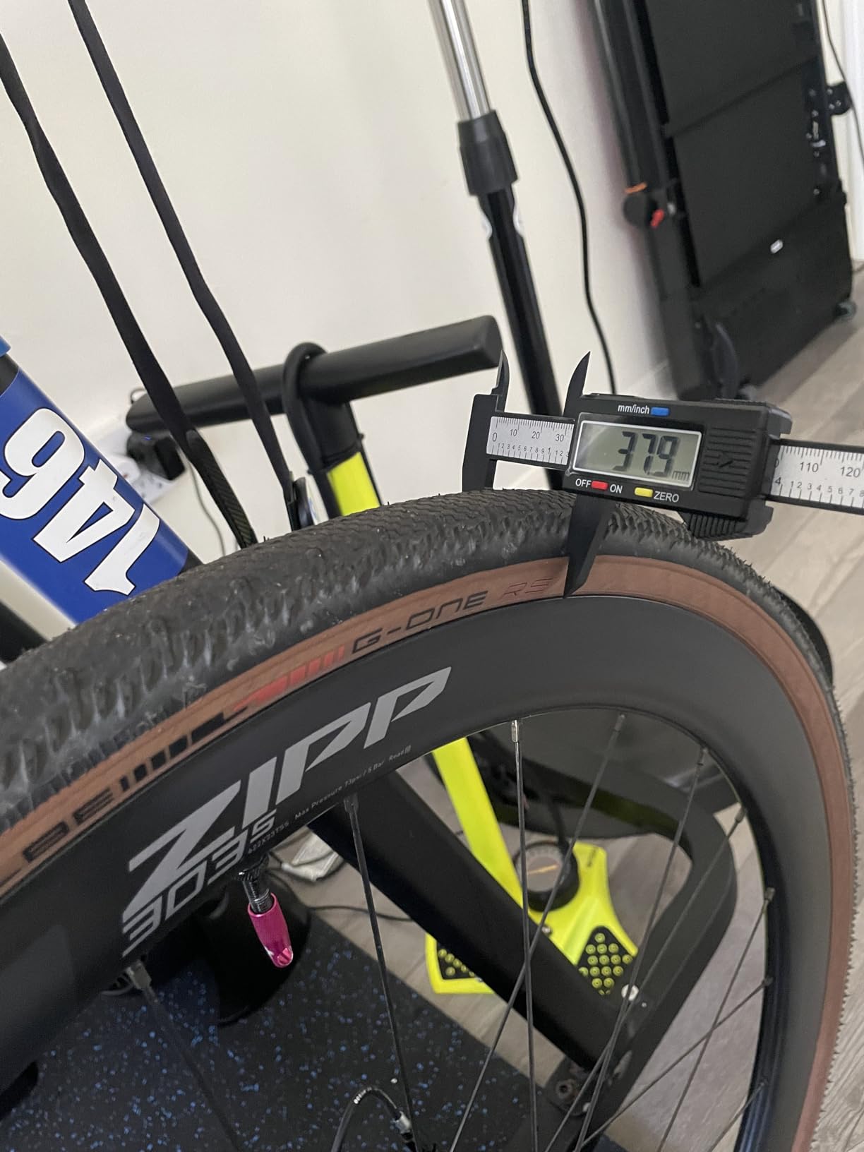 Schwalbe G-One RS Evo Super Race V-Guard TLE Folding Tire - Transparent Sidewall customer photo 2