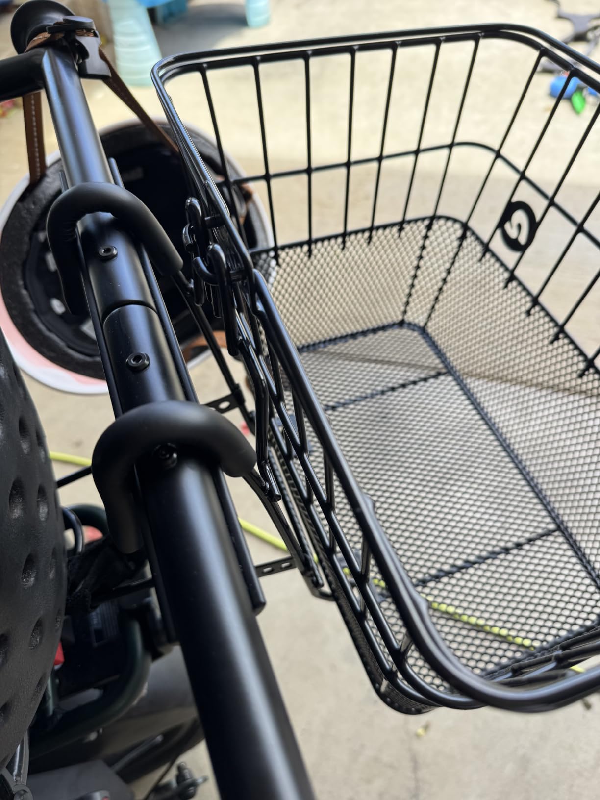 Retrospec Apollo Detachable Front Bike Basket Steel Half-Mesh with Integrated Detachable Hooks and Built-In Handle, Easy Assembly and Portability for Bicycles customer photo 1