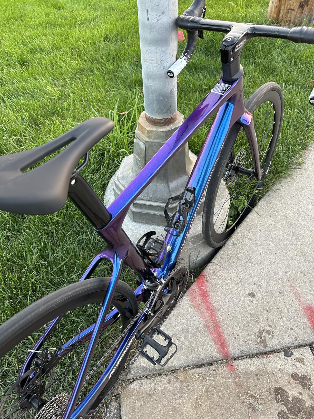 KABON Carbon Road Bike, T800 Carbon Fiber Frame 700C Road Bike with 18 Speeds Drivetrain, Integrated Carbon Handlebar, Disc Brakes Racing Bicycle for Men and Women customer photo 2