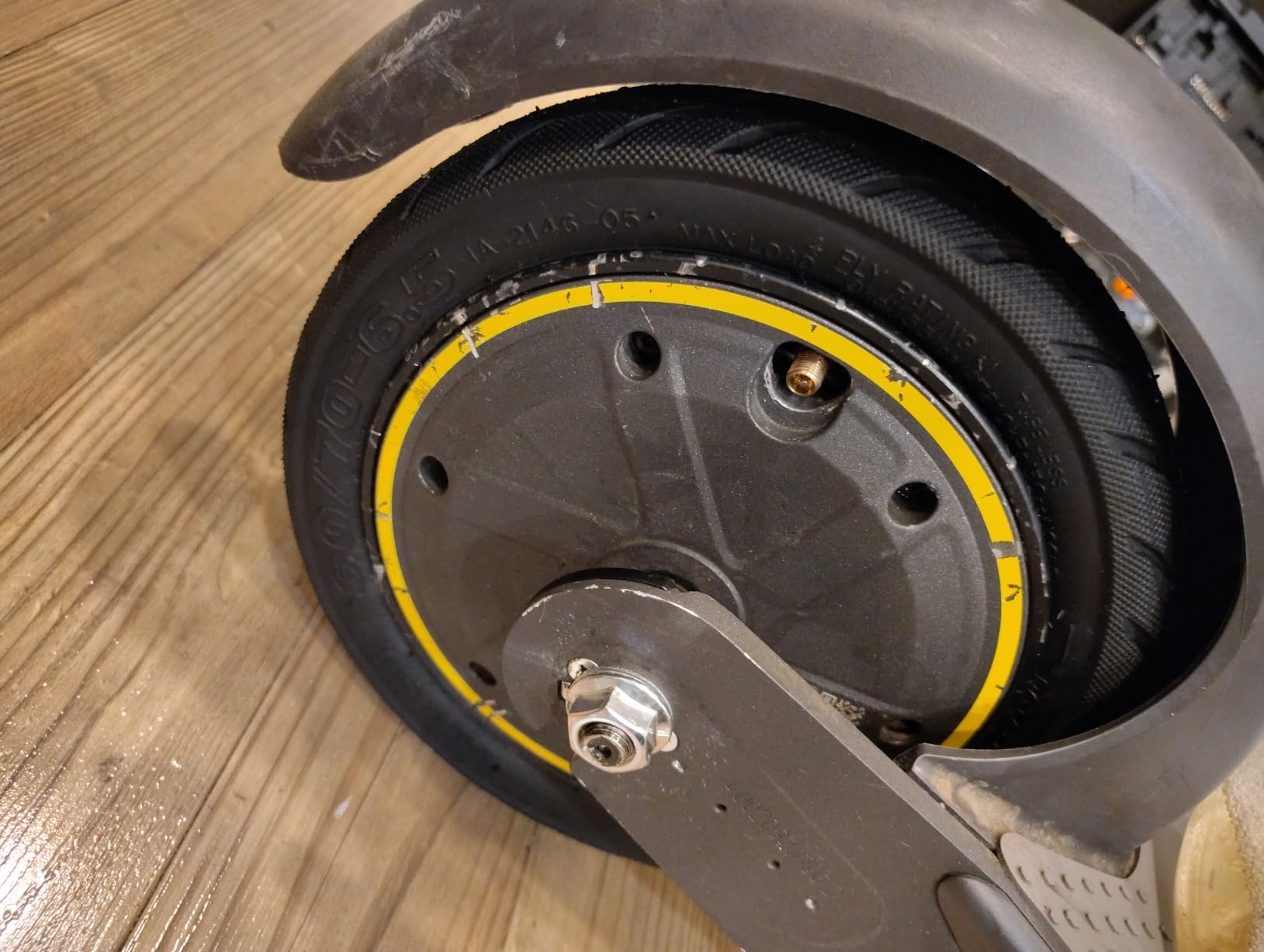 MIMIRACLE 60/70-6.5 Tubeless Scooter Tire Compatible with Ninebot Max G30 | Built-in Self-Sealing Gel, Anti-Slip Daily Riding customer photo 1