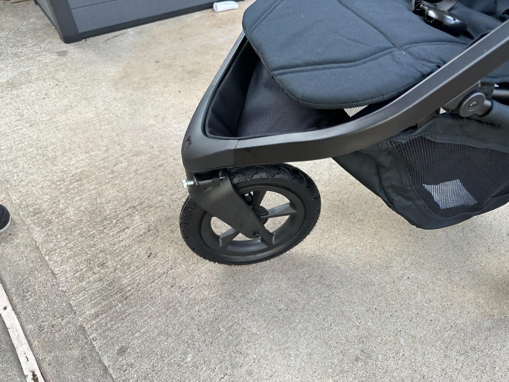 Thule Wayfinder Jogging Stroller - Nightfall | Sleek, Slim Jogger Stroller; Running Stroller With Independent Dual Suspension & Air-Filled Tires; Infant Car Seat Compatible customer photo 2