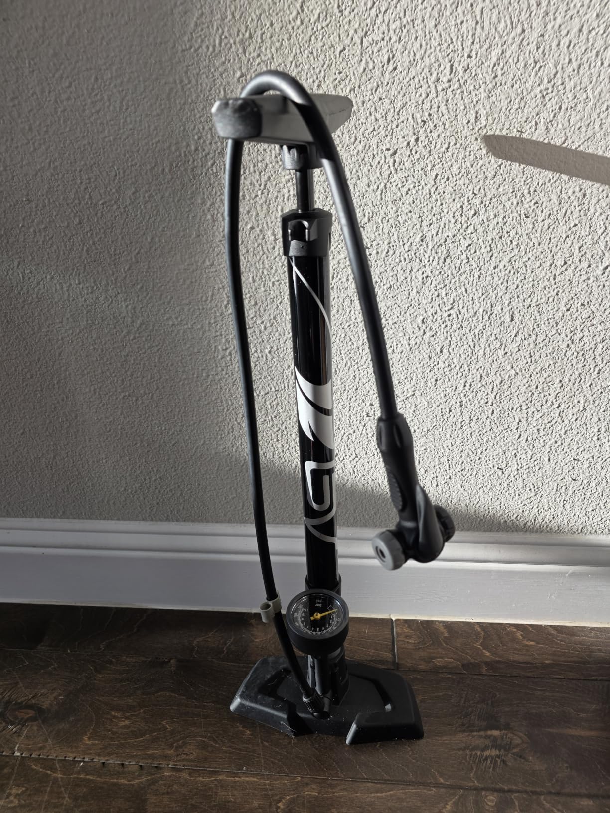 BV Bicycle Pump Durable Bike Floor Pump 17/24 inch Smart Valve Head, 160 psi, Automatically Reversible Presta and Schrader customer photo 1