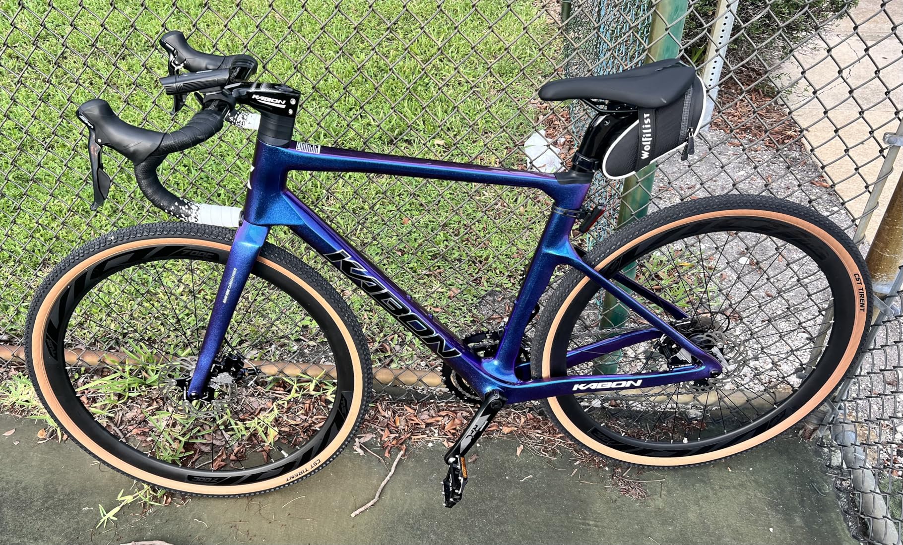 KABON Carbon Gravel Road Bike, T800 Carbon Fiber Frame 700C Road Bike with 18 Speeds Drivetrain, Integrated Carbon Handlebar, Disc Brakes Racing Bicycle customer photo 2