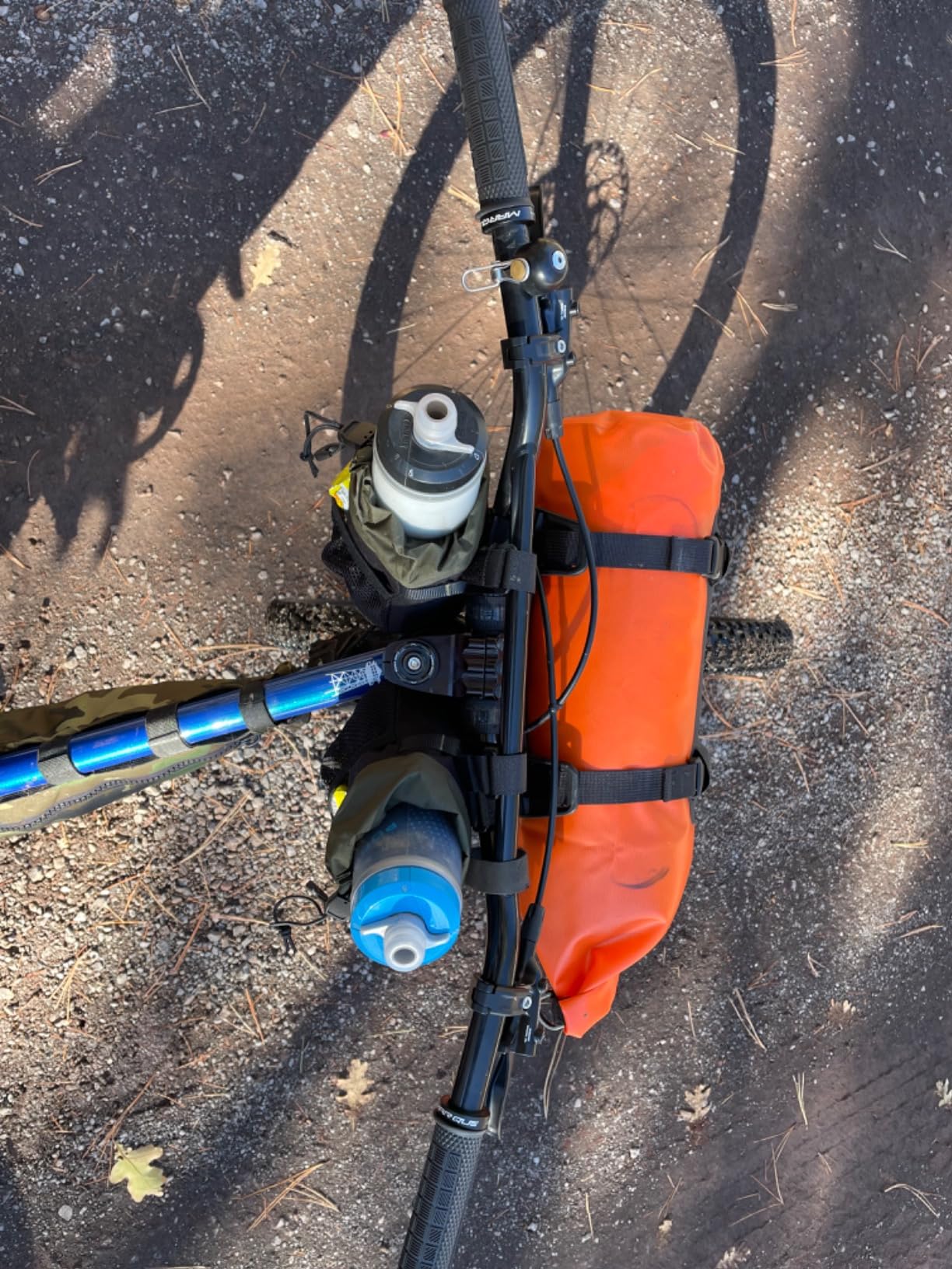 PACK2RIDE Bongo Bike Handlebar Bag, Stem Bag Fits Large 32oz Bottle customer photo 1