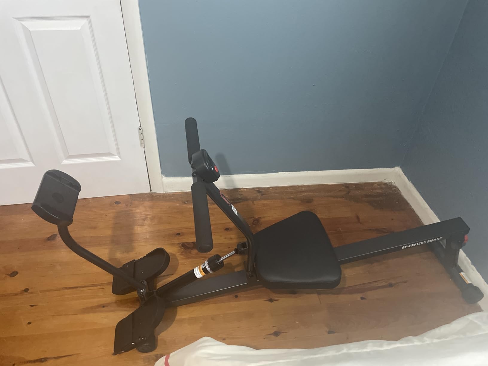 Sunny Health & Fitness Compact Hydraulic Rower with 12-Level Resistance customer photo 1