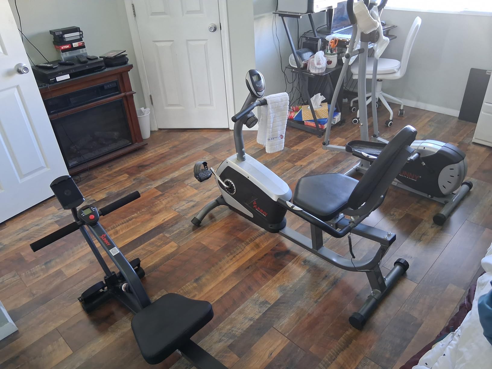 Sunny Health & Fitness Compact Hydraulic Rower with 12-Level Resistance customer photo 2