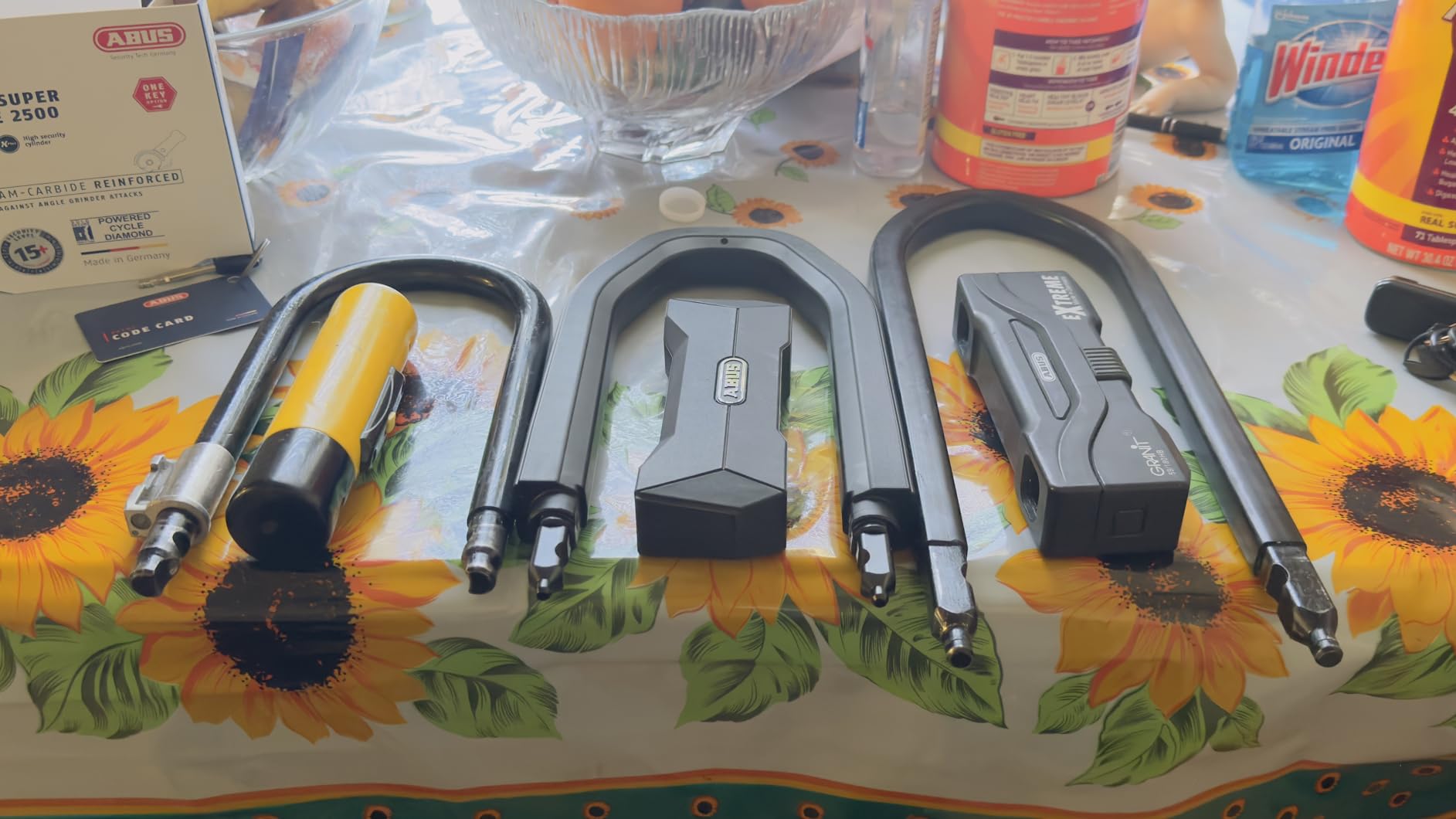 ABUS U-Lock Granit Super Extreme 2500/165HB230 - Specialised Bicycle Lock for Bicycles and e-Bikes Against Saw Attacks with Angle Grinders - ABUS Security Level 15 customer photo 2