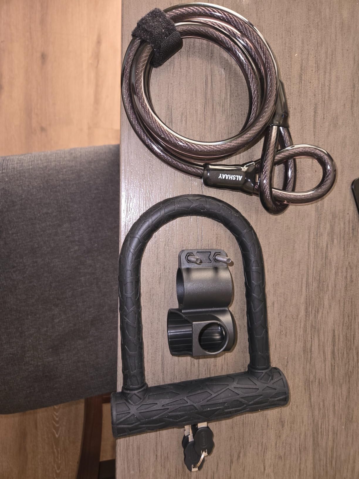 Heavy Duty Bike U Lock - Super Strong 12 Ton Shear, 20mm U Shape Lock Anti-Theft Silicone Covered Electric Scooter Lock Keyhole with Sliding Cover 4ft Steel Cable with Mounting Bracket and 3 Keys (L) customer photo 1