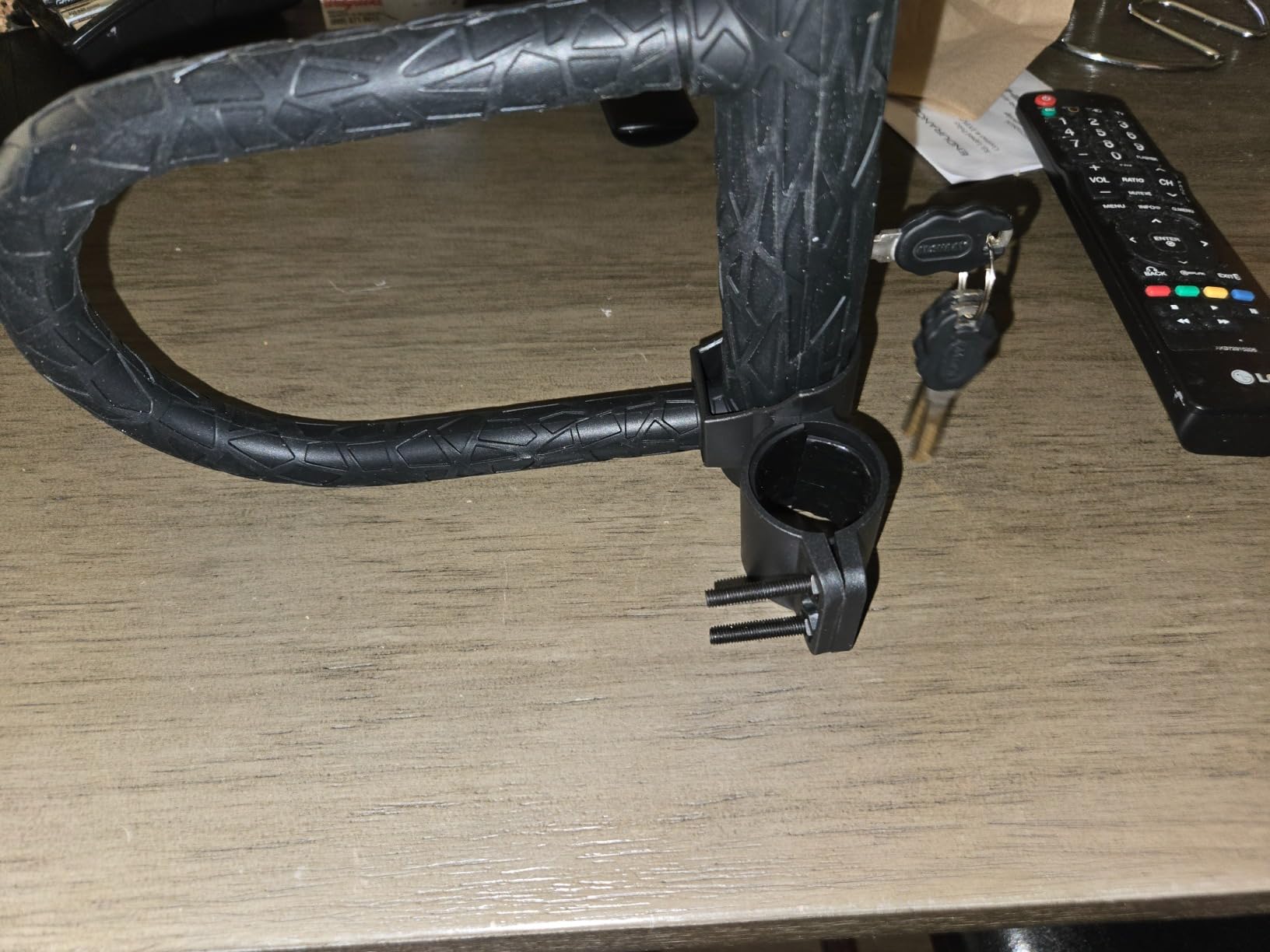 Heavy Duty Bike U Lock - Super Strong 12 Ton Shear, 20mm U Shape Lock Anti-Theft Silicone Covered Electric Scooter Lock Keyhole with Sliding Cover 4ft Steel Cable with Mounting Bracket and 3 Keys (L) customer photo 2